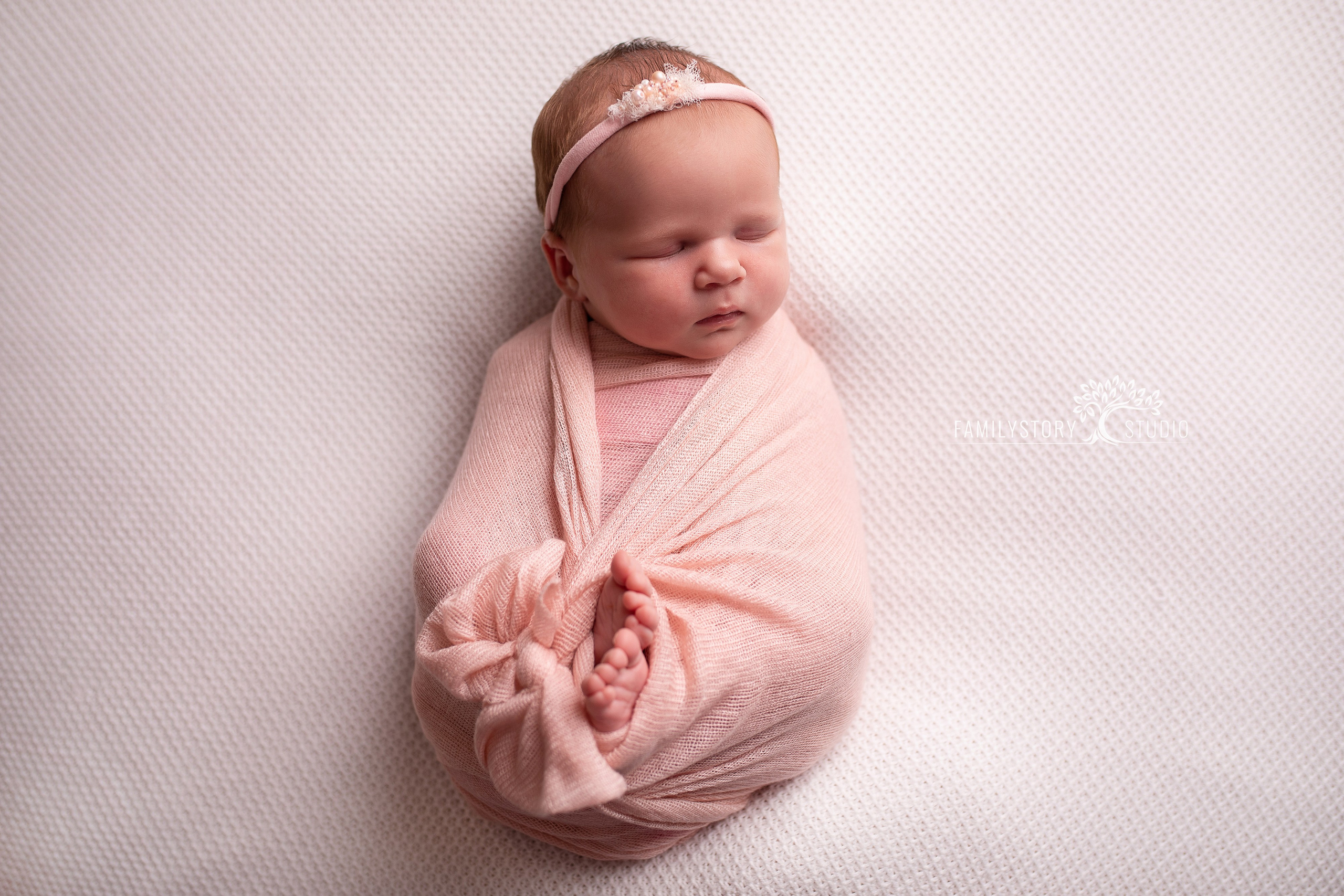 Новорожденные. ФОТОГРАФ НА ГОДИК, БЕРЕМЕННОСТИ, НОВОРОЖДЕННЫХ, КРЕЩЕНИЯ МОСКВА