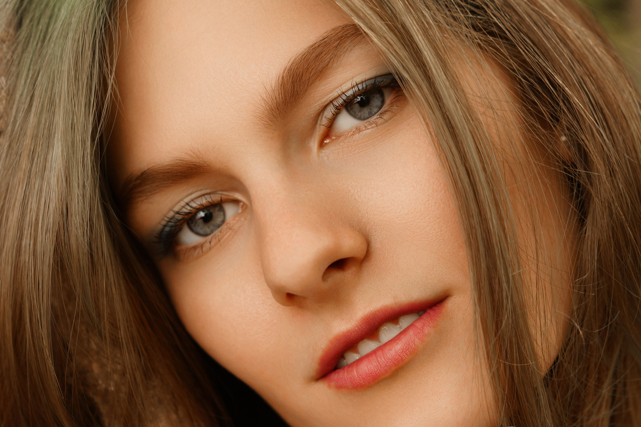 Портретные фотографии девушек на прогулке. Фотограф Евгений Колотилин в Самаре