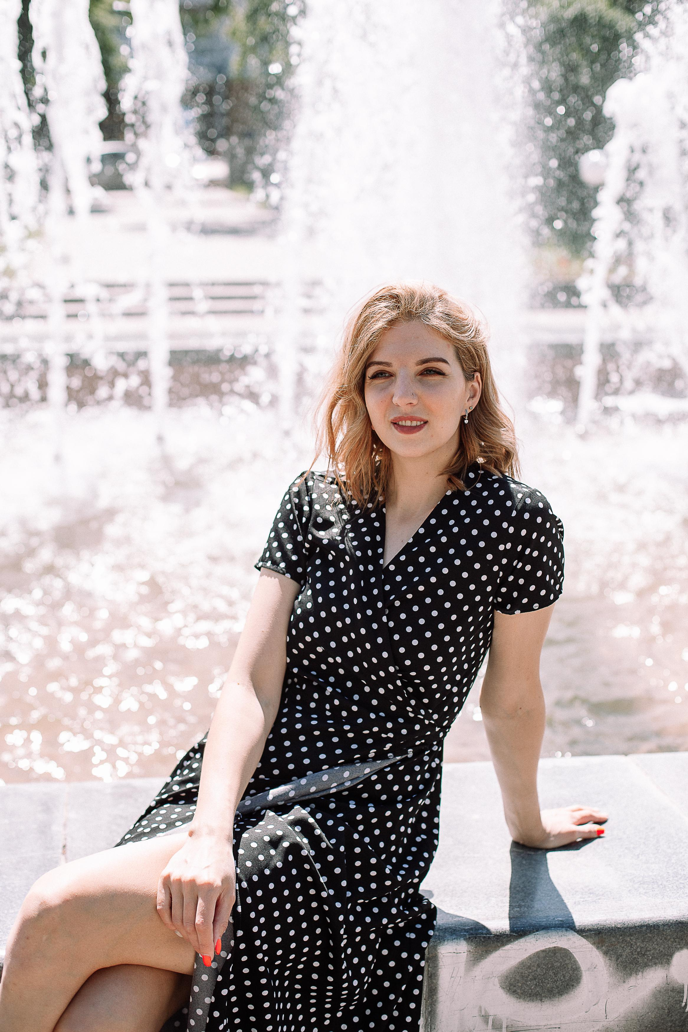 Алёна, съемка в сквере возле Оперного. Семейный фотограф Трусова Евгения в Екатеринбурге