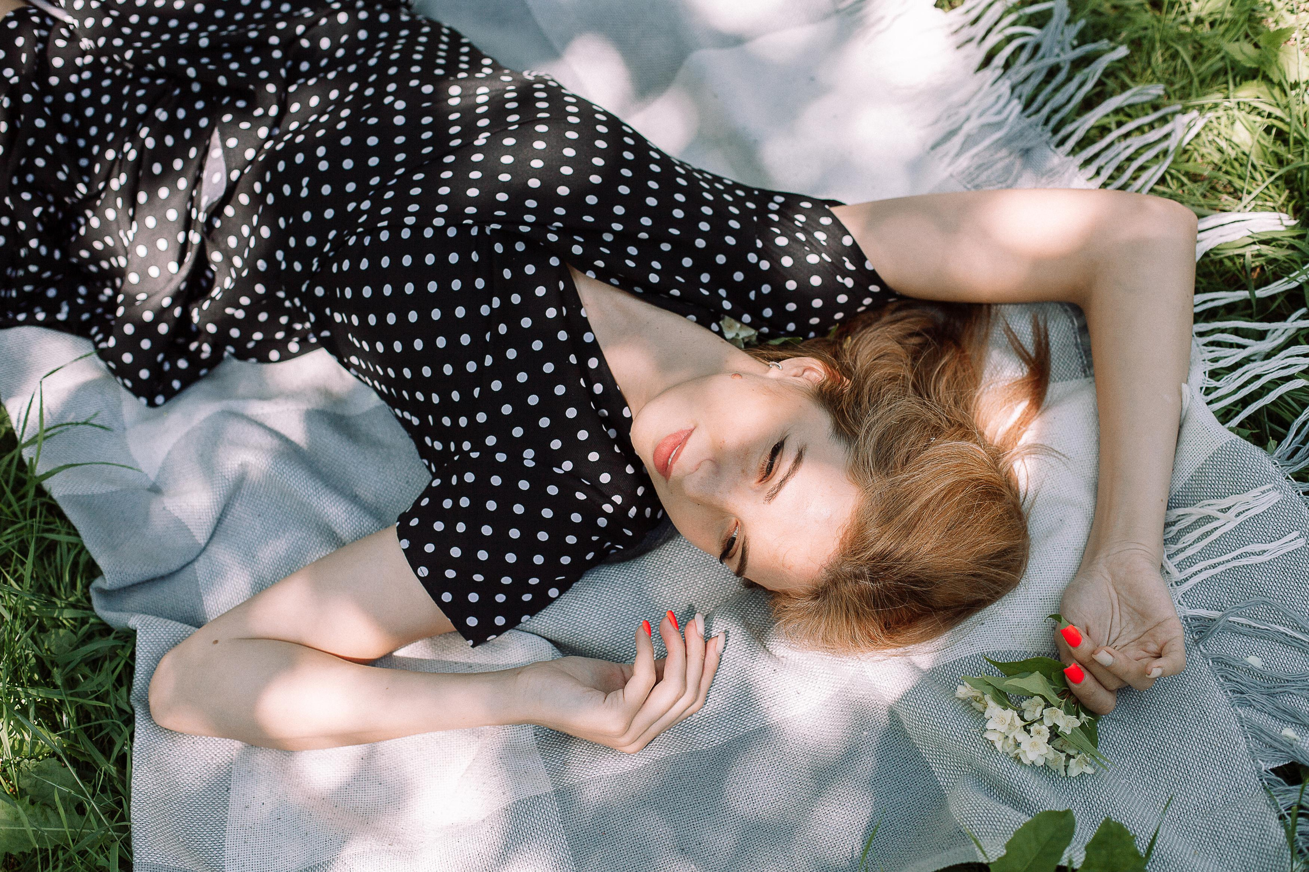 Алёна, съемка в сквере возле Оперного. Семейный фотограф Трусова Евгения в Екатеринбурге