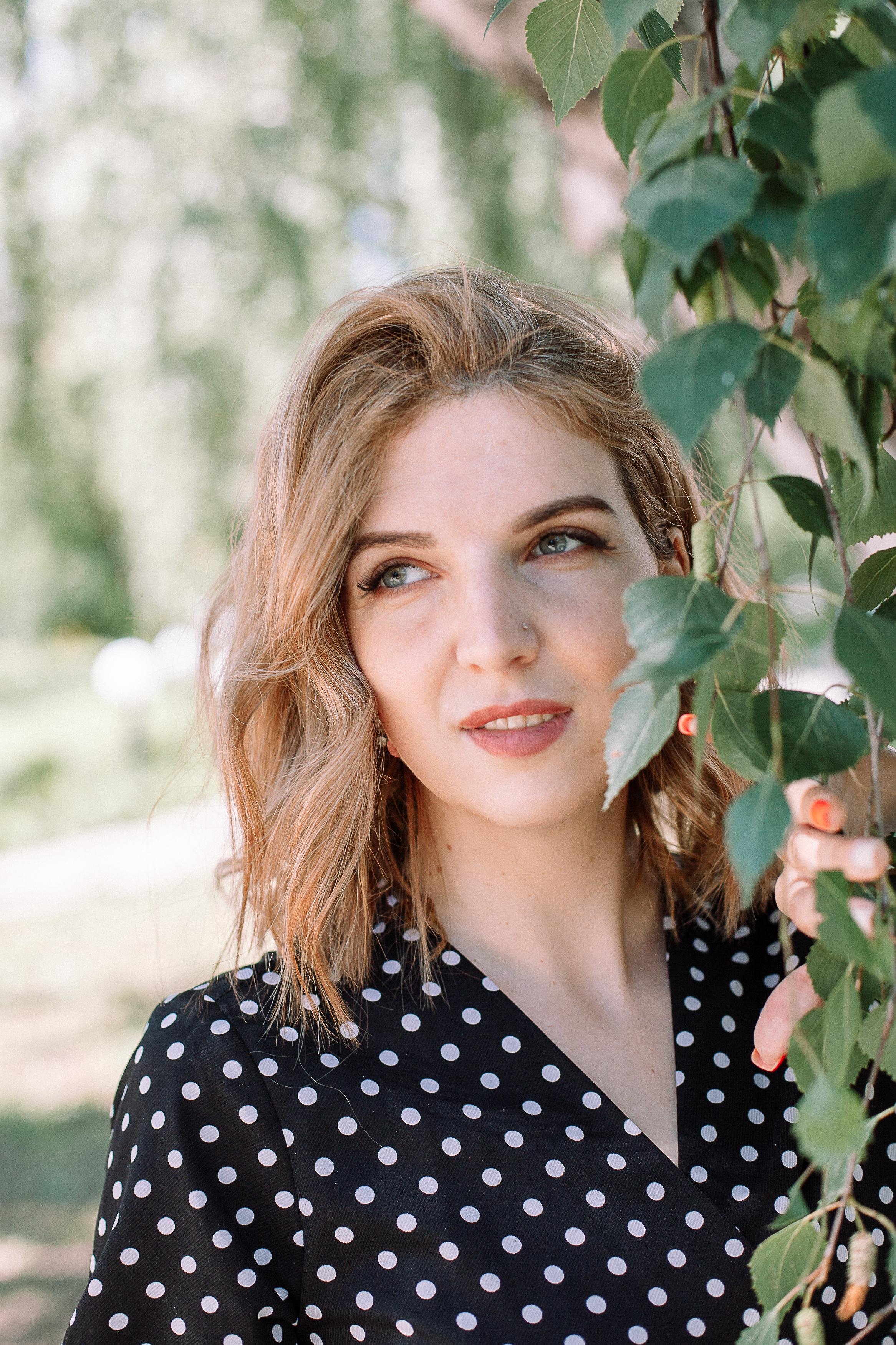 Алёна, съемка в сквере возле Оперного. Семейный фотограф Трусова Евгения в Екатеринбурге