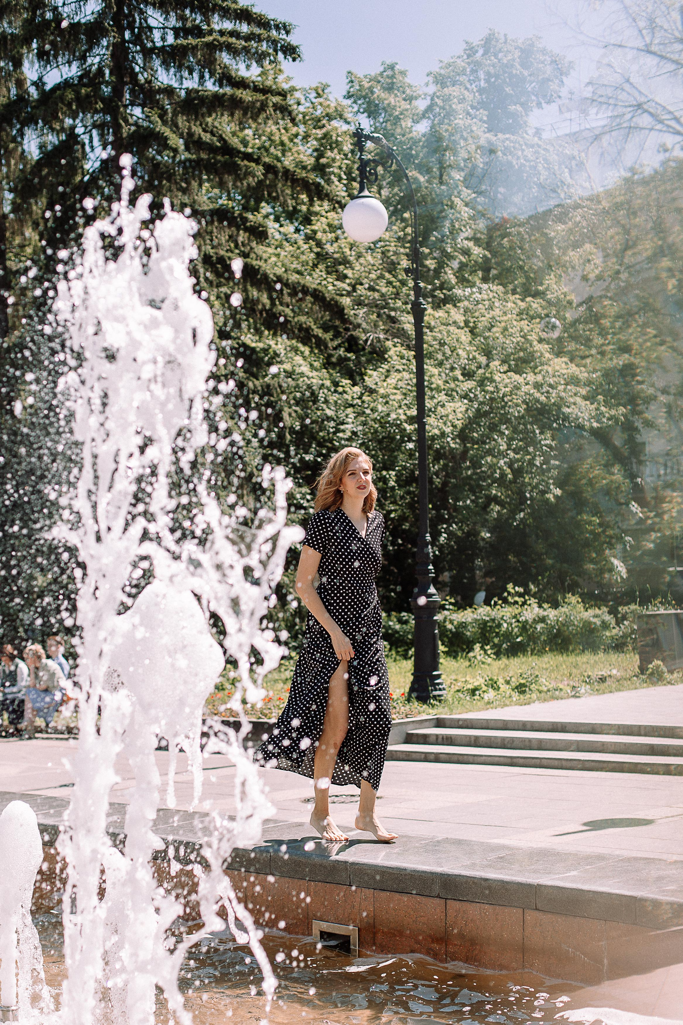 Алёна, съемка в сквере возле Оперного. Семейный фотограф Трусова Евгения в Екатеринбурге