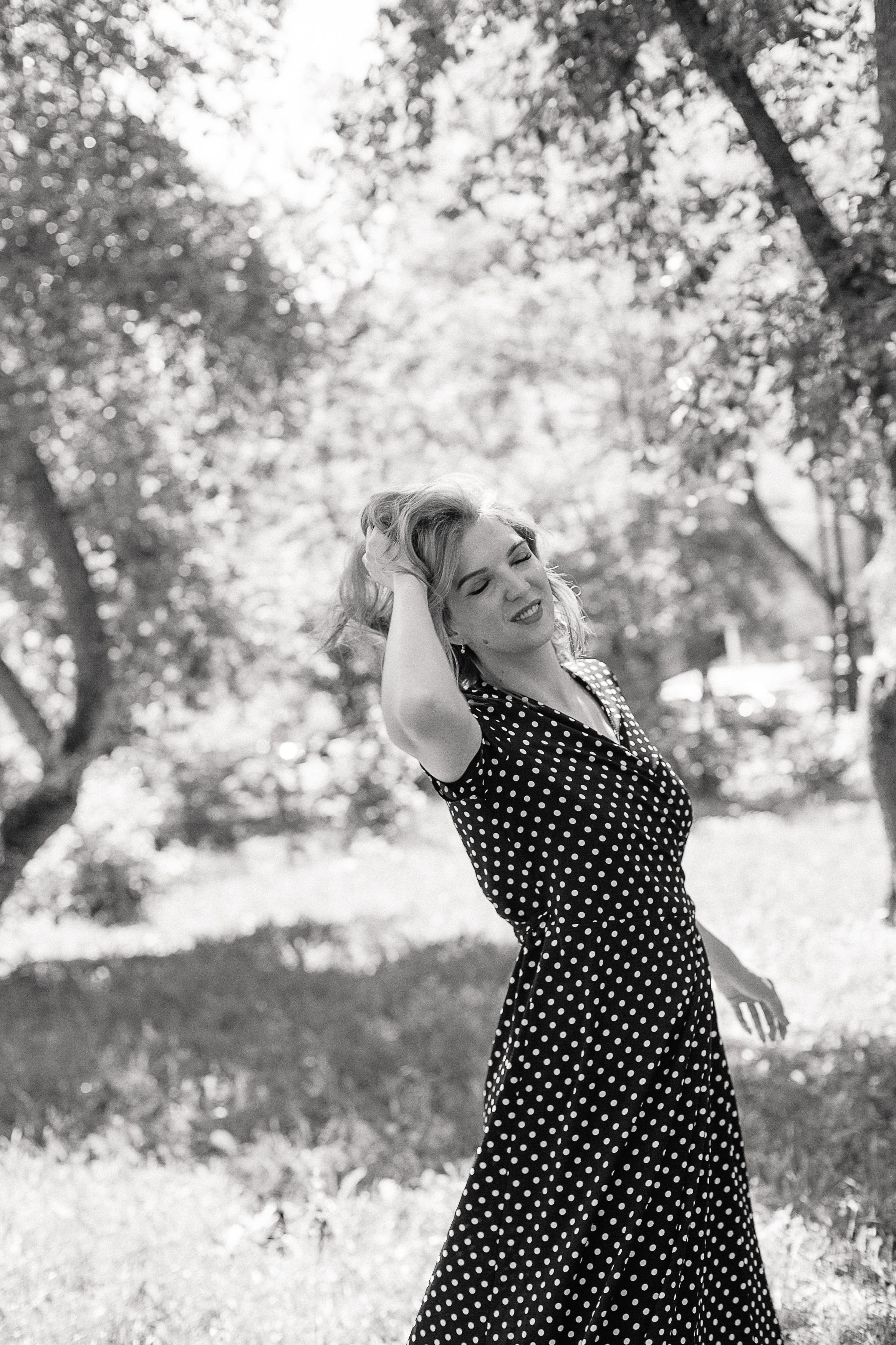 Алёна, съемка в сквере возле Оперного. Семейный фотограф Трусова Евгения в Екатеринбурге