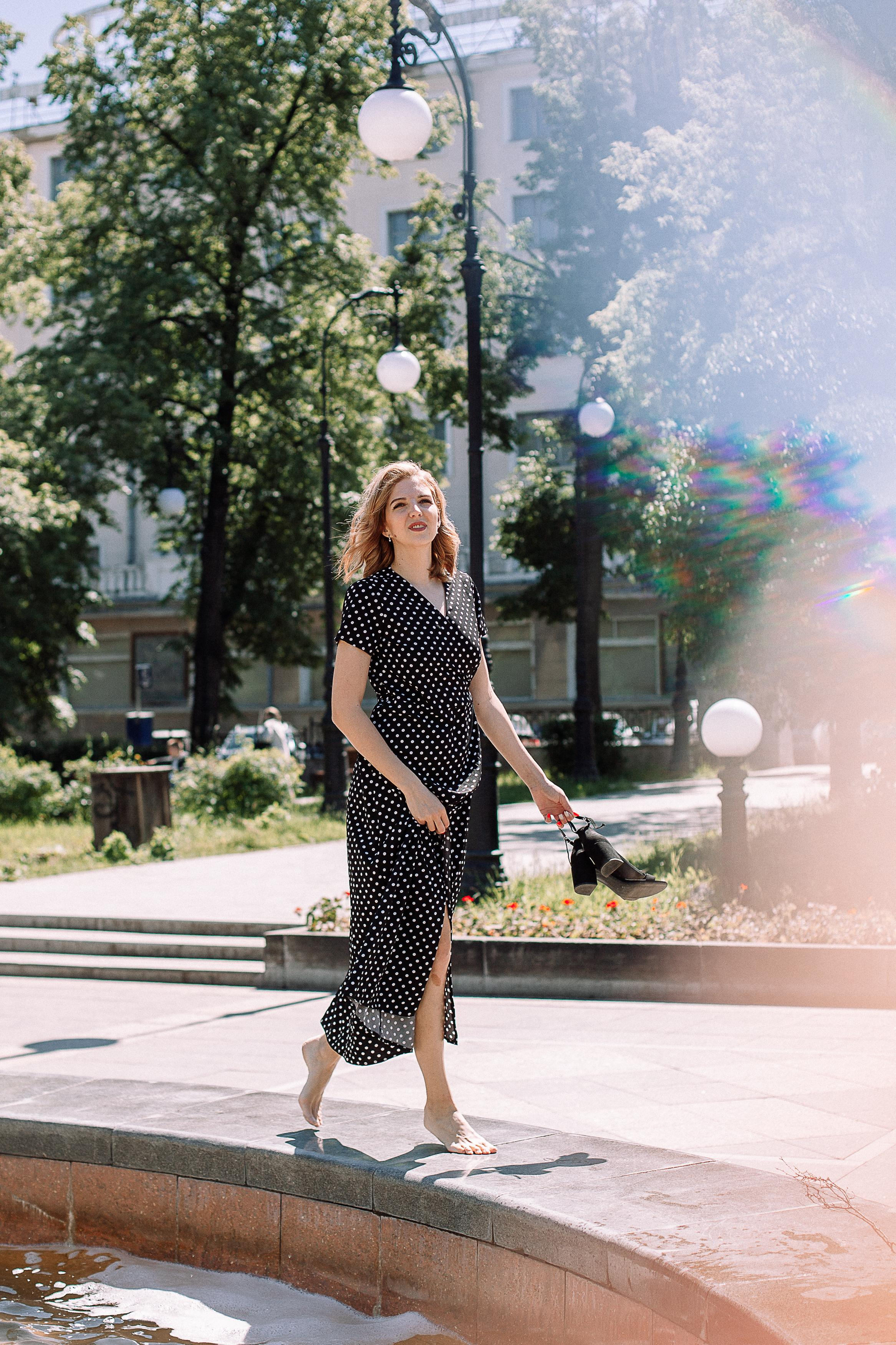 Алёна, съемка в сквере возле Оперного. Семейный фотограф Трусова Евгения в Екатеринбурге