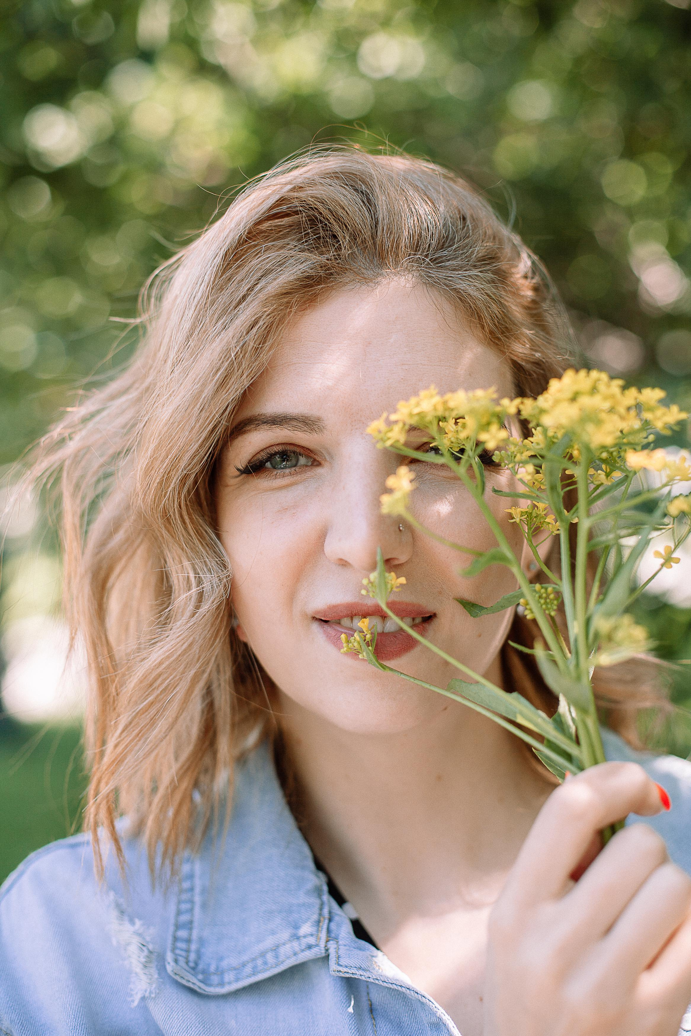 Алёна, съемка в сквере возле Оперного. Семейный фотограф Трусова Евгения в Екатеринбурге