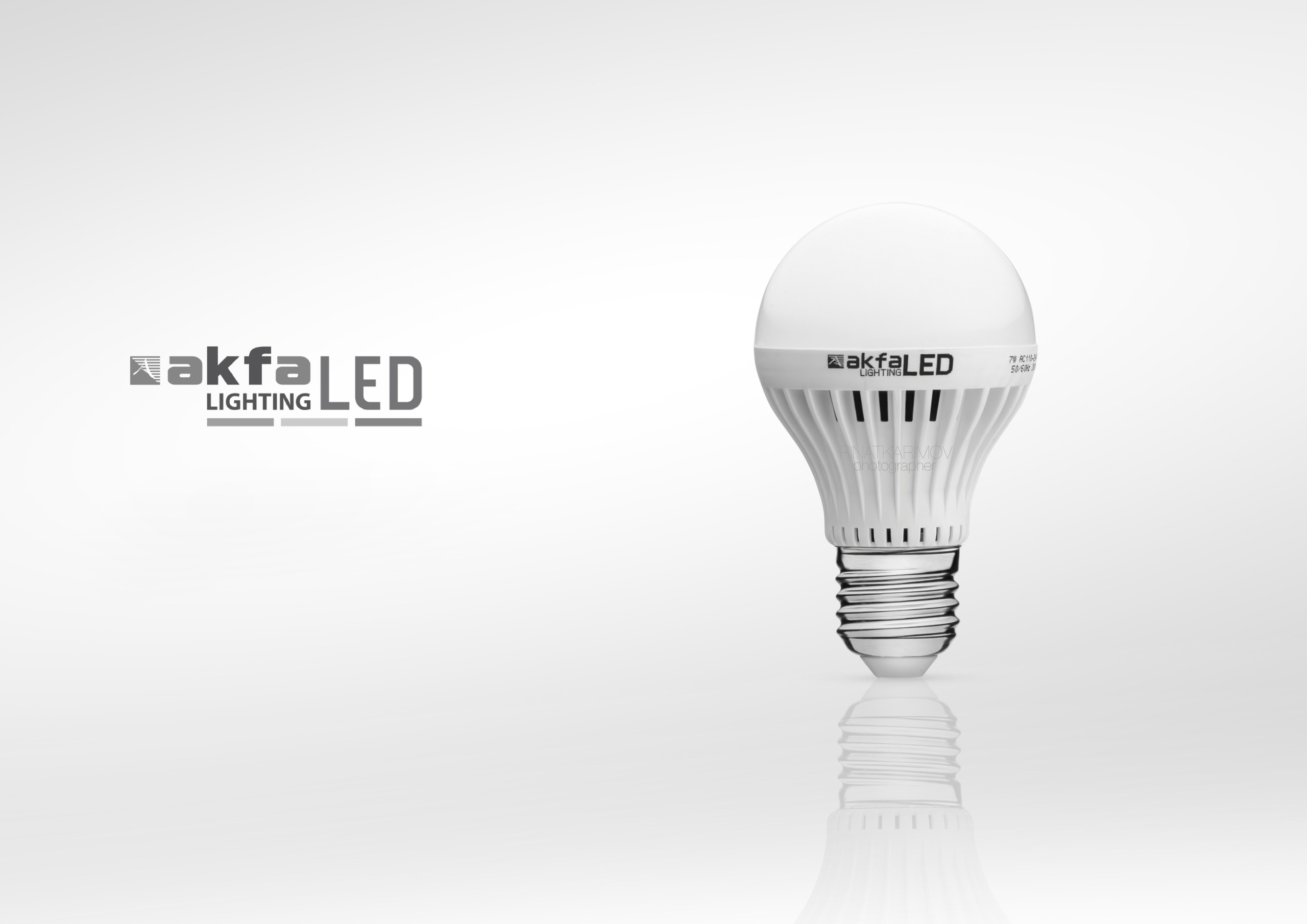 Рекламная студийная фотосъёмка LED-лампы — чёткая передача формы и фактуры, качественный контент для e-commerce и маркетплейсов.