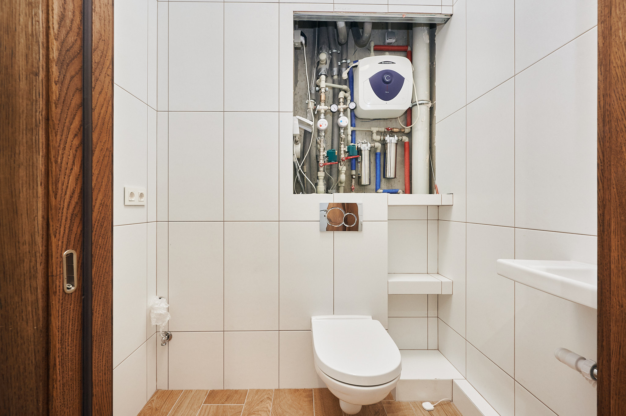 ванная в белом цвете 