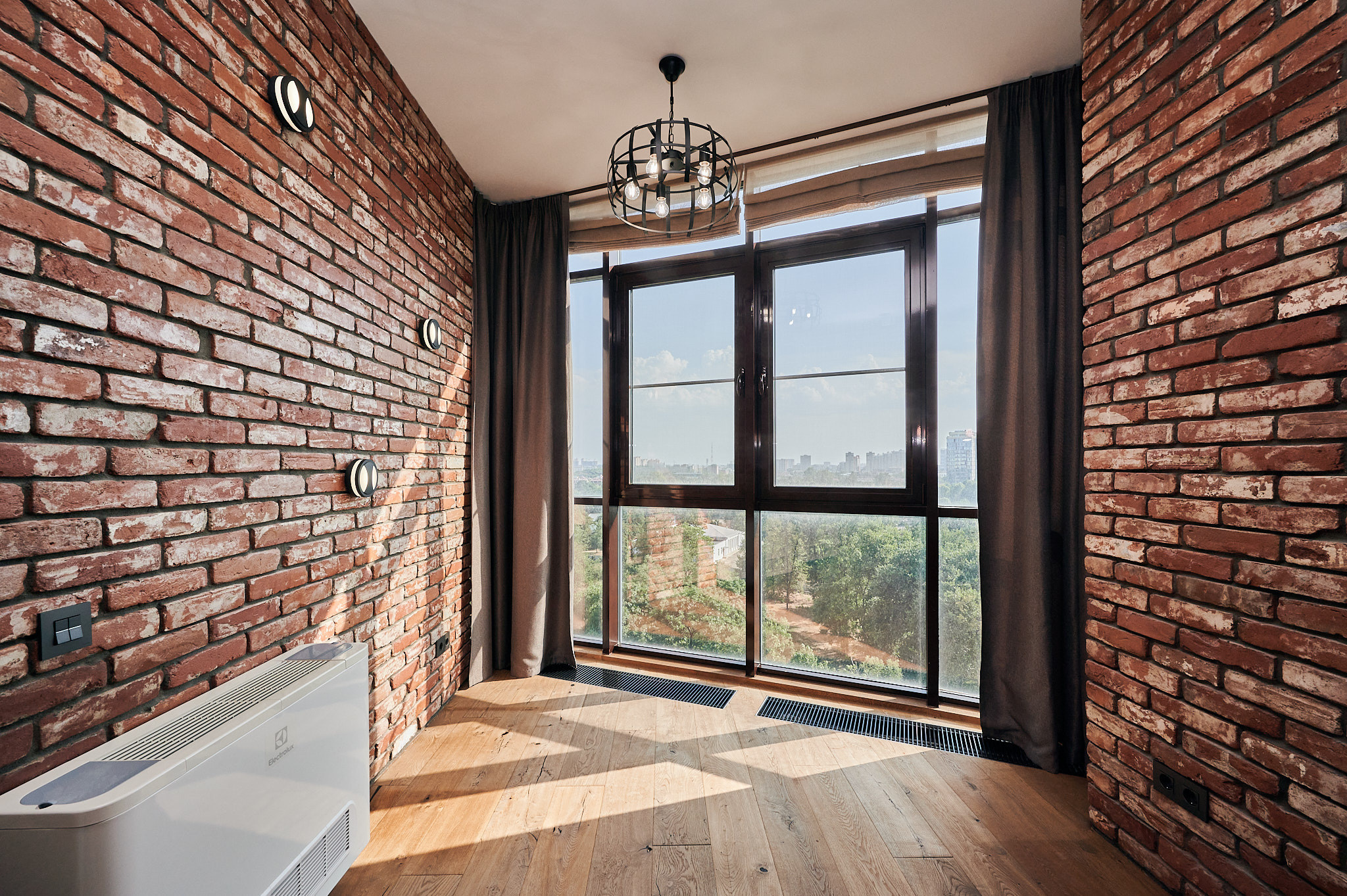 панорамные окна черные шторы 