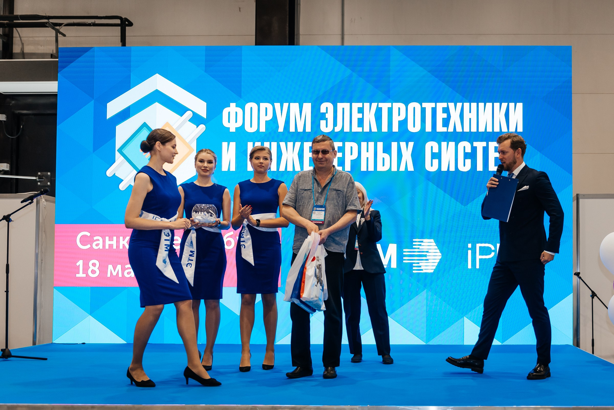 Репортажная съёмка на форуме ЭТМ. Свадебный фотограф в Санкт-Петербурге Венера Ахметова