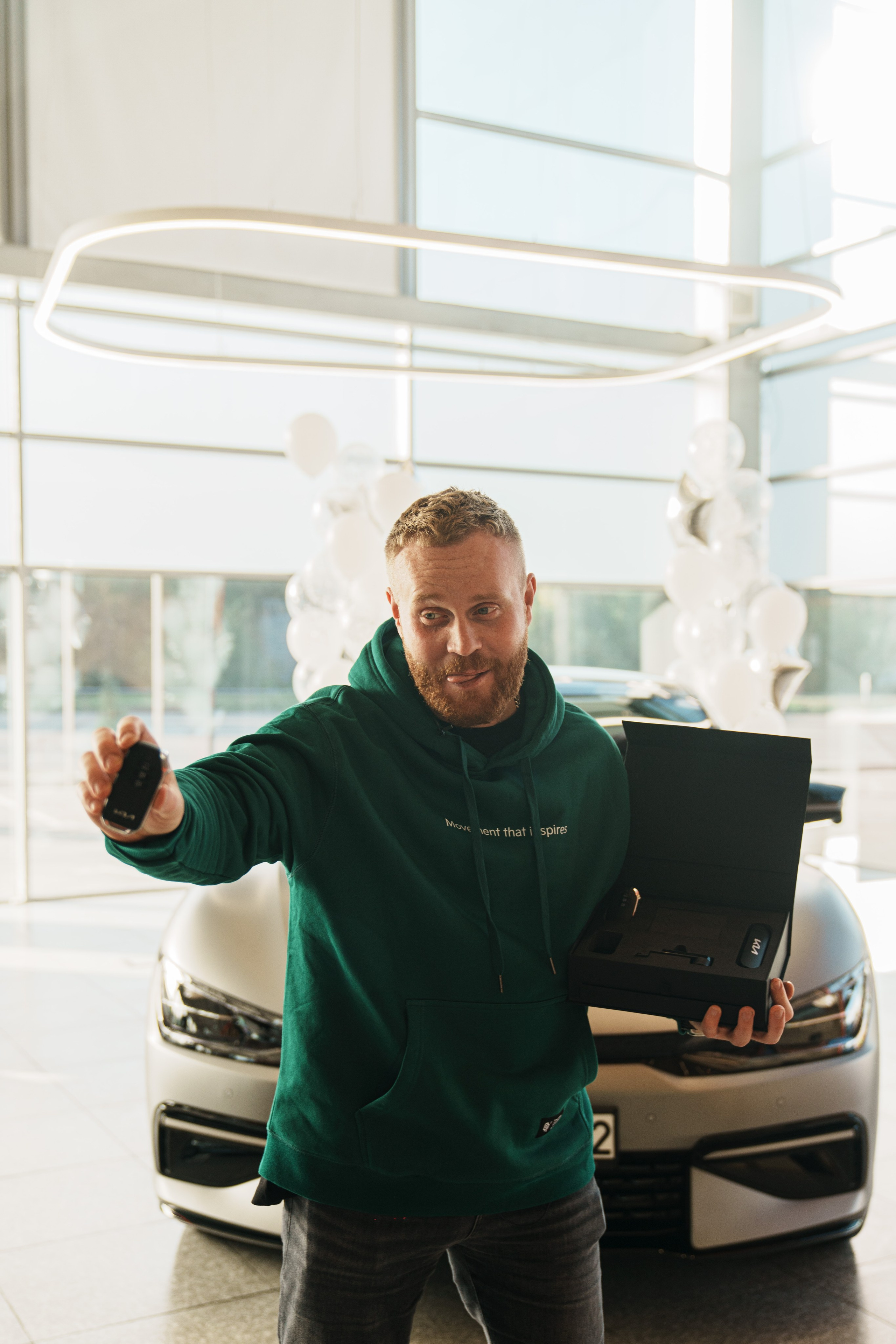 Kia EV6 Вручение Евгений Чебаткову. Фотограф TAULAN_1