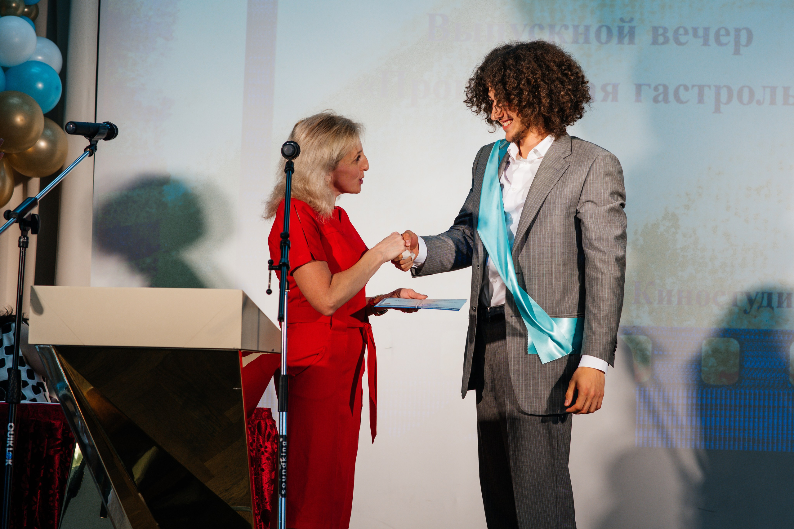 Вручение аттестатов. Выпускные альбомы в Подольске Москве и МО