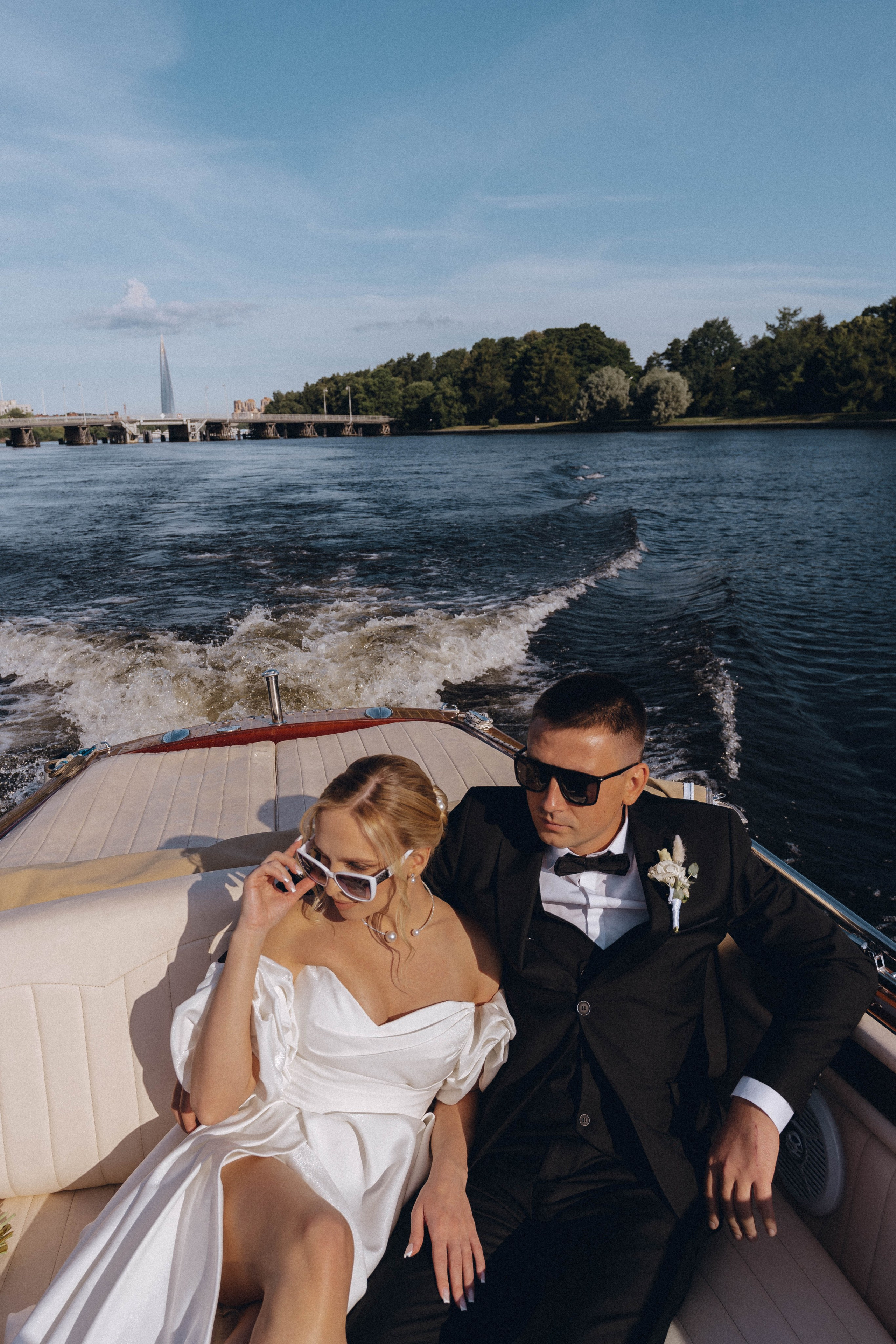 СВАДЕНБНАЯ СЬЕМКА НА КАТЕРЕ ПО КАНАЛАМ САНКТ-ПЕТЕРБУРГА И В АКВАТОРИИ НЕВЫ. Профессиональный фотограф, Санкт-Петербург — Виктория Богомолова