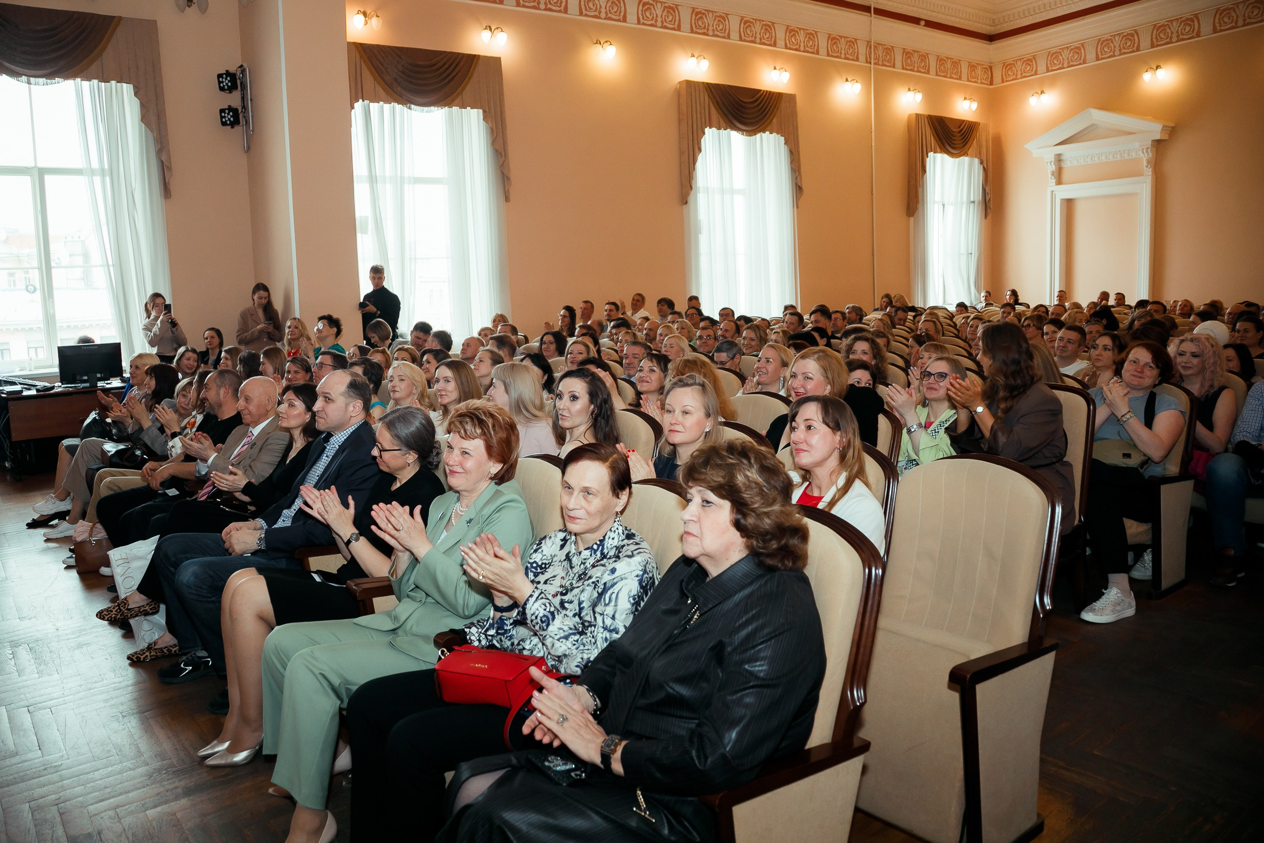Встреча выпускников ФИНЭКа. Портретный фотограф Мария Шарко Санкт-Петербург и Москва
