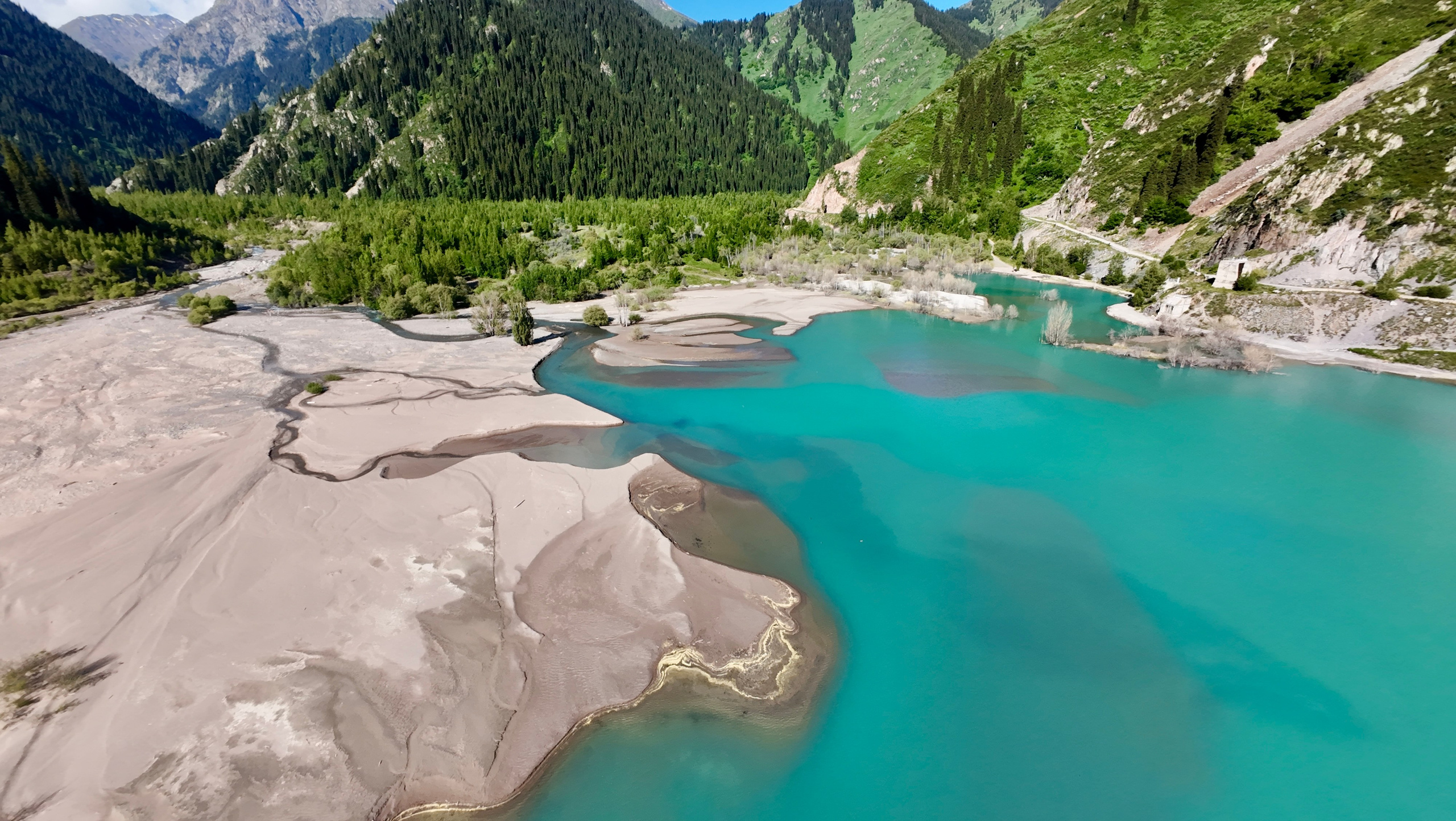 Плато Ассы, озеро Иссык и водопад: комфорт-маршрут, джипы, мини-группа. Экскурсии и туры по Алматы
