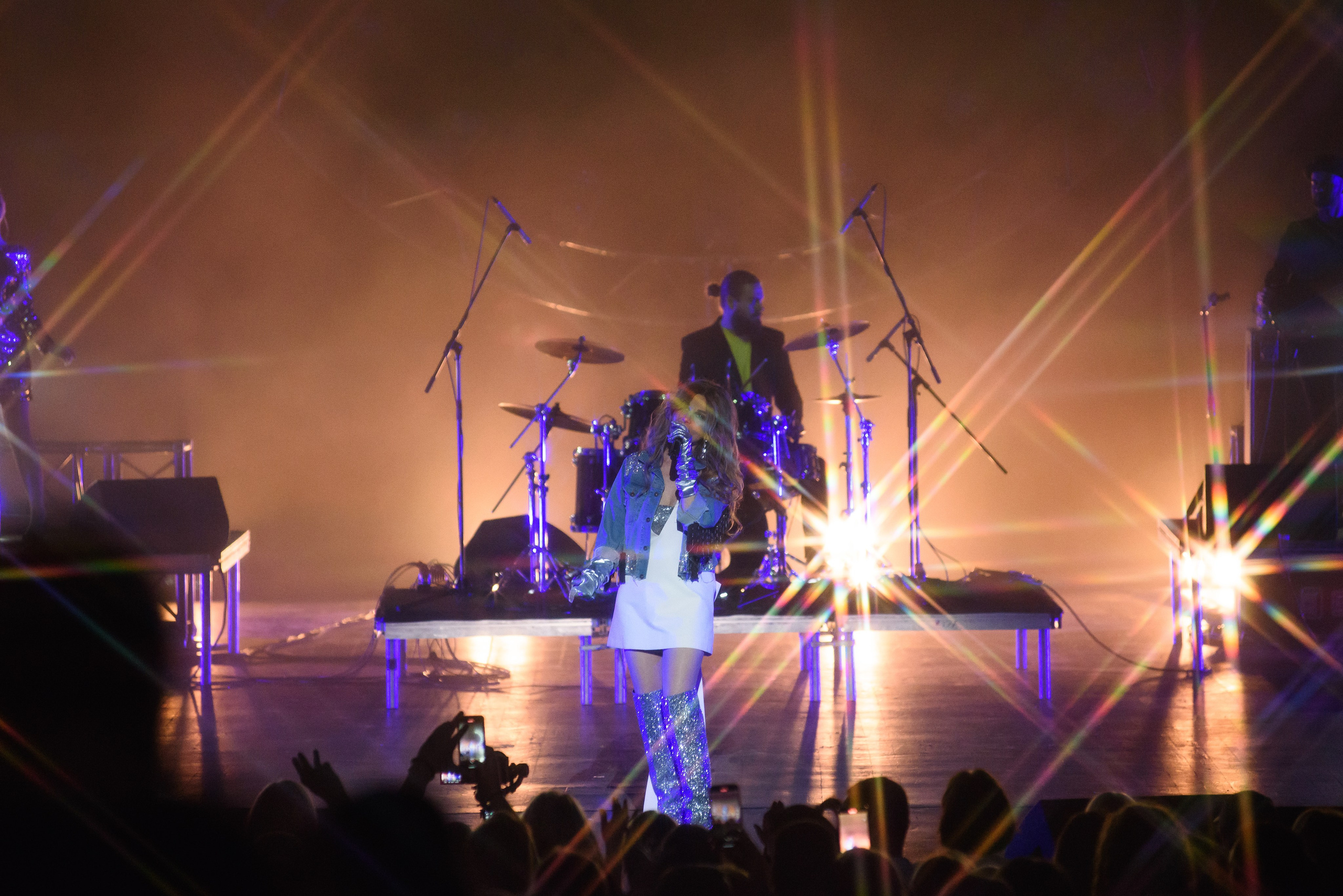 Дискотека 80-90-2000х — «Имена на все времена», Крокус Сити Холл. Бренд-фотограф для экспертов и блогеров в Москве Влада Горбовская