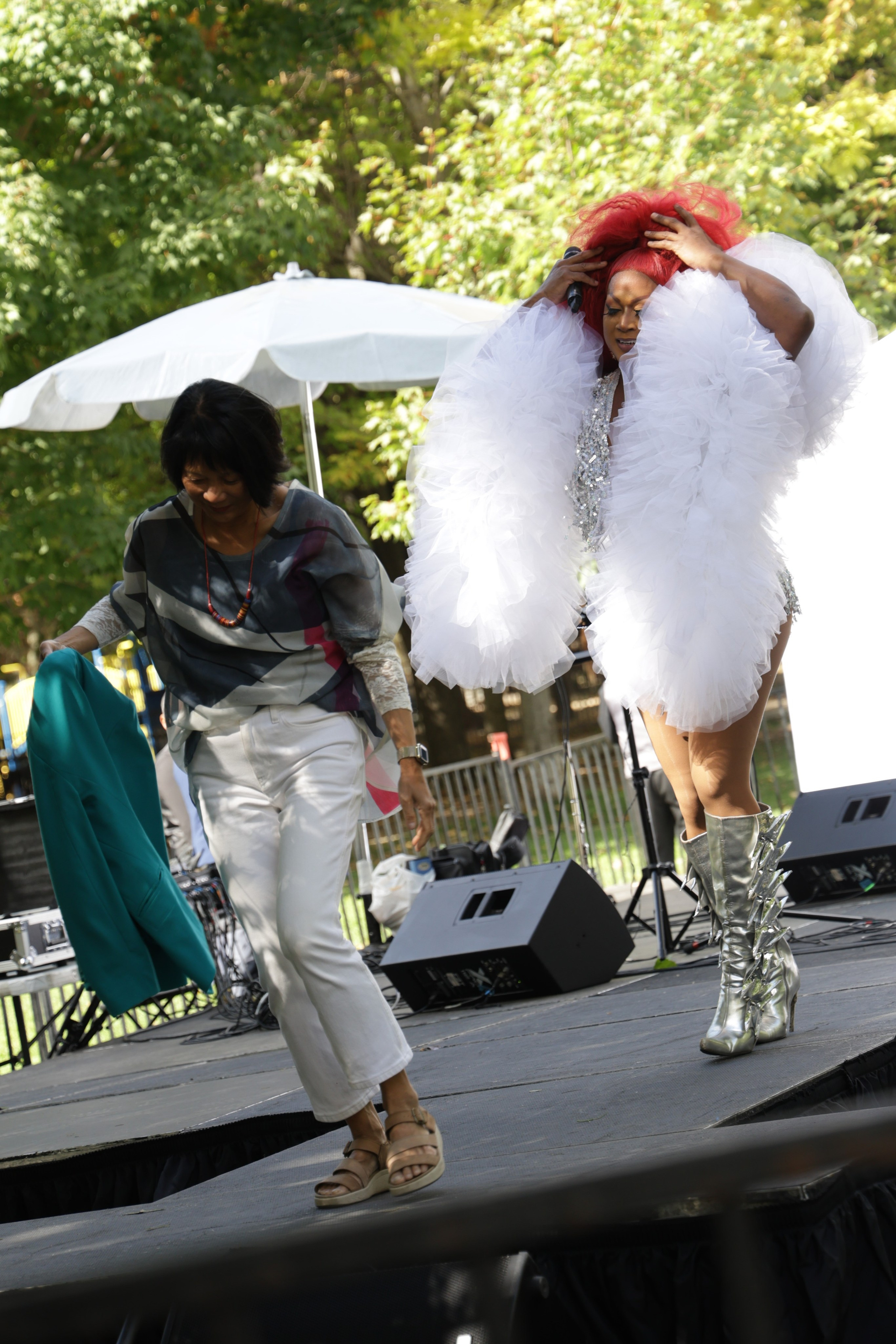 Queen St West Art Crawl. Portrait photographer based in Toronto — Blinova Mariia