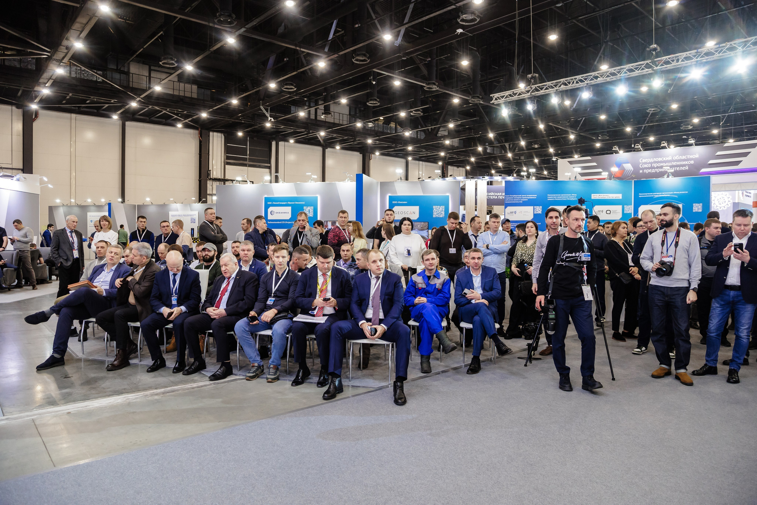 Выездной фотограф заказать в Спб (Санкт-Петербурге) и Ленинградской области