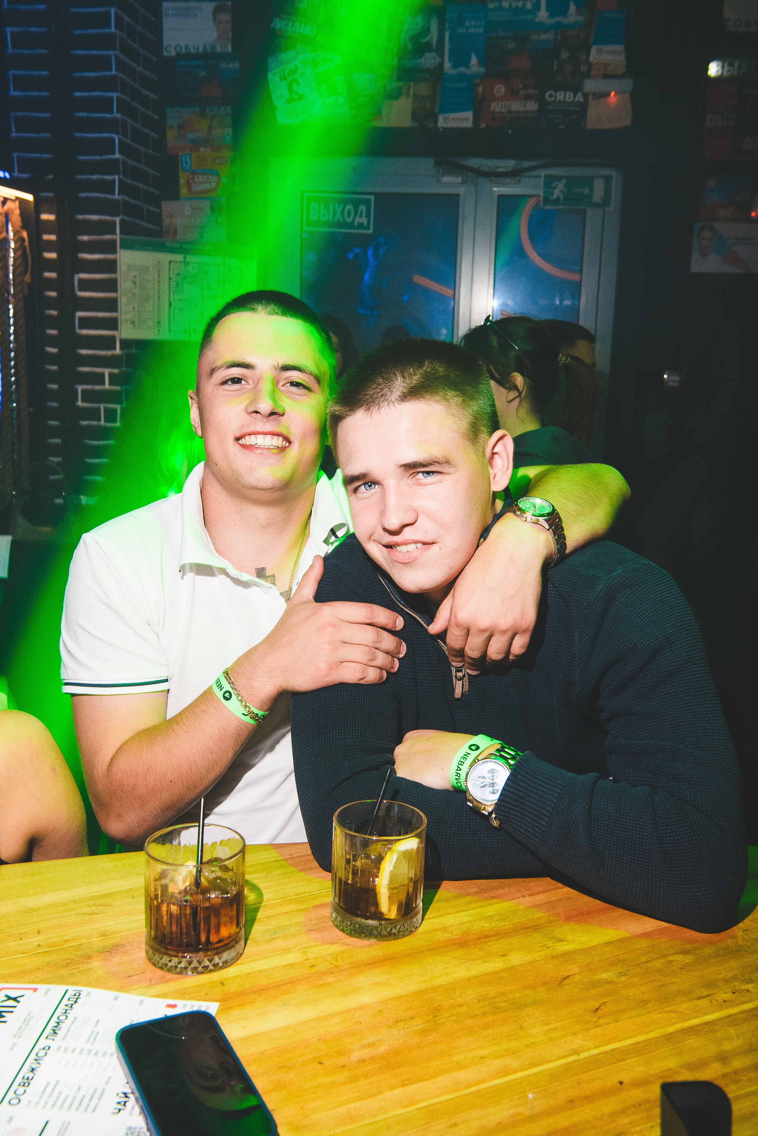 Фотоотчёты о вечеринках для НеБар Волгоград. Или стиль «пьяный фотограф». Фотограф в Волгограде и Волжском Александр Горбань