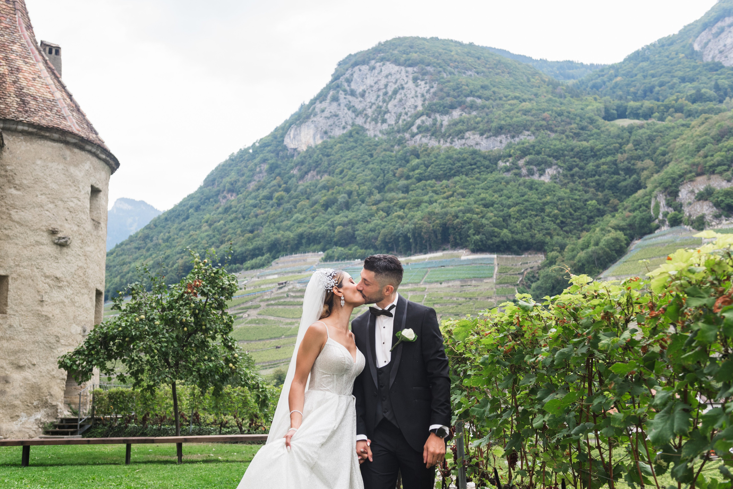 Wedding photo shoot in Switzerland. Photographer in Switzerland and Europe Anna Alekseenko