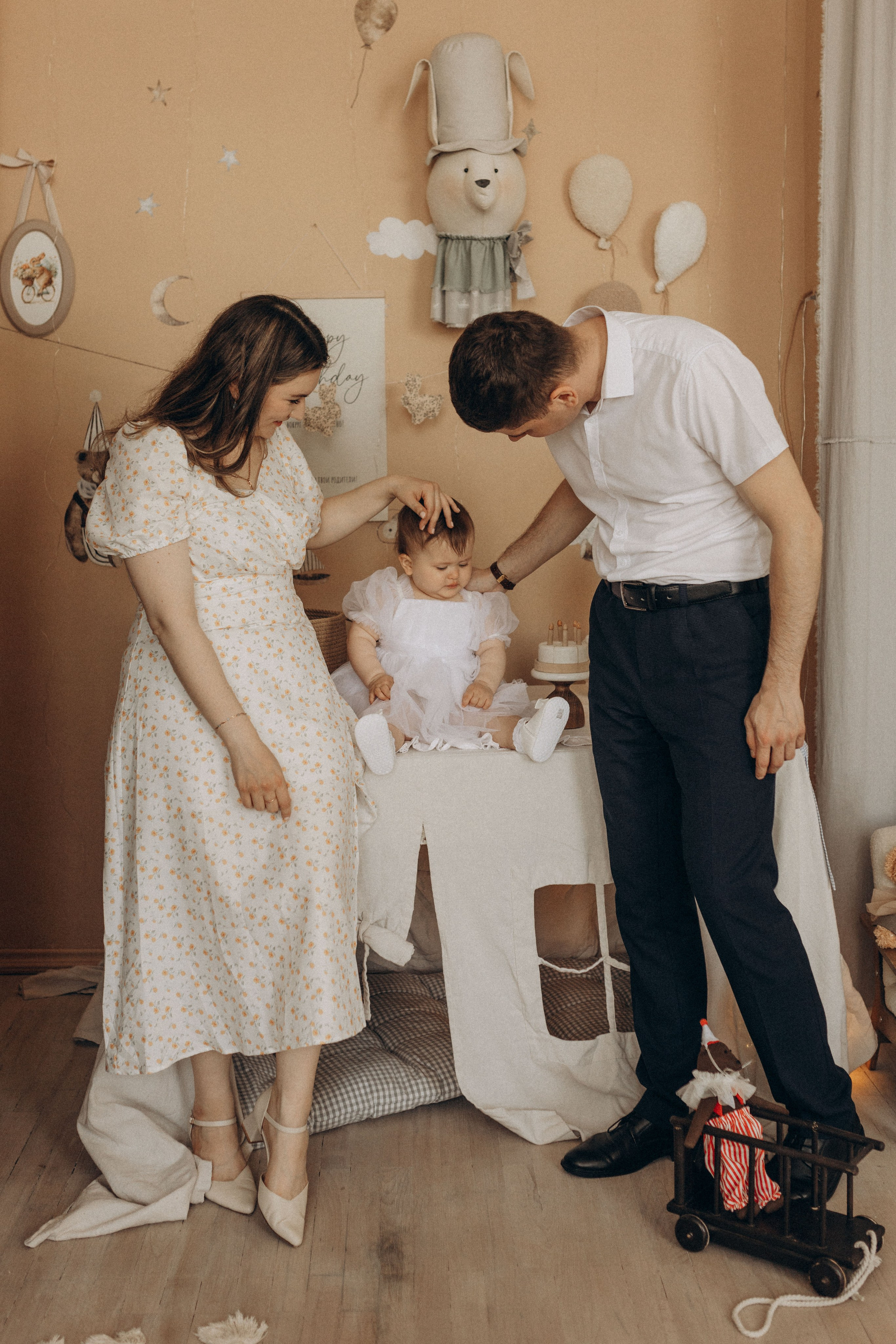 Лизе один годик. Семейная фотосессия в студии редкое фото. Фотограф в Ставрополе Svetlana Matveeva