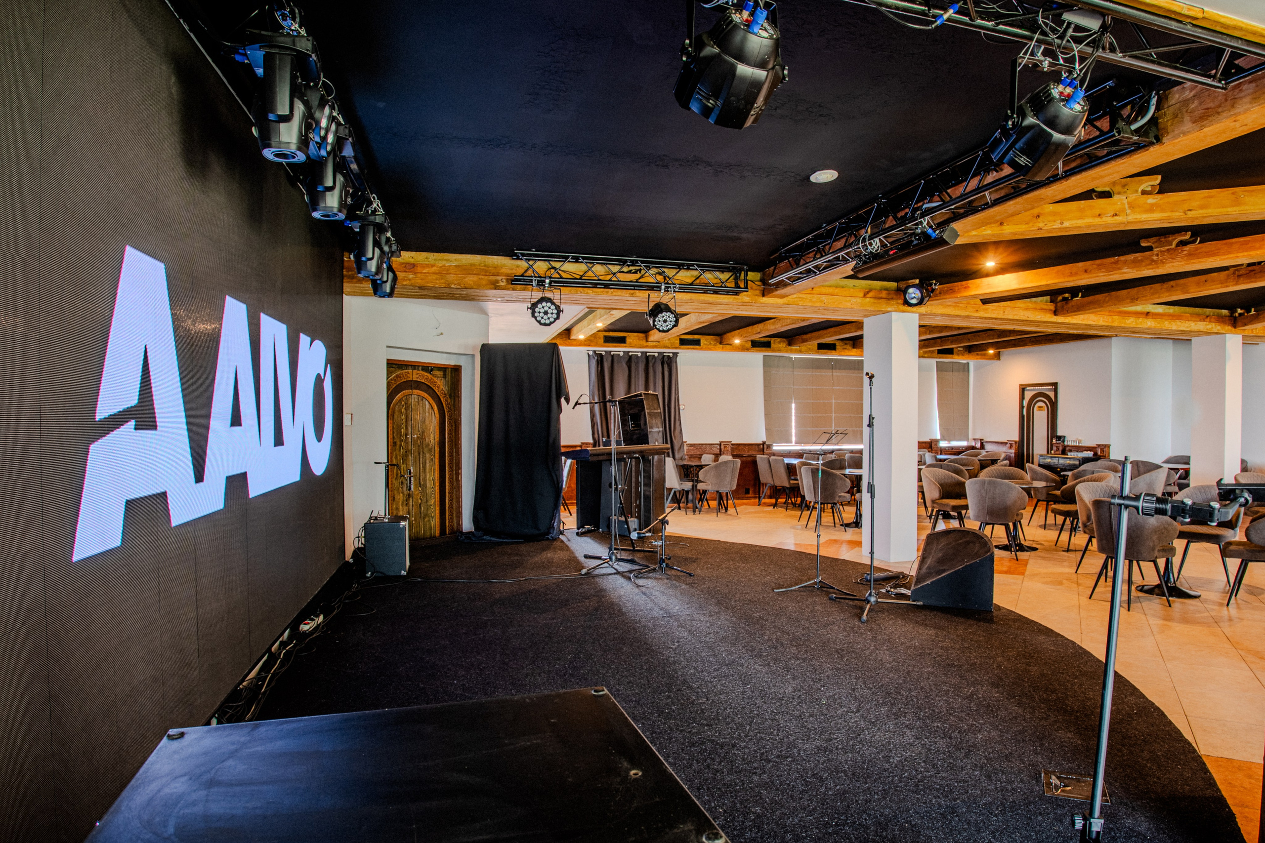 Концертный клуб «Сердце замка» A-Alvo, фото интерьерного фотографа Алексея Муравьёва, музыкальное пространство УфаЛобби клуба «Сердце замка» A-Alvo, съёмка интерьерного фотографа Алексея Муравьёва, концертная площадкаЗал концертного клуба «Сердце замка» A-Alvo, работа интерьерного фотографа Алексея Муравьёва, мероприятия УфаСцена клуба «Сердце замка» A-Alvo, фото интерьерного фотографа Алексея Муравьёва, музыкальные выступленияФойе концертного клуба «Сердце замка» A-Alvo, съёмка интерьерного фотографа Алексея Муравьёва, атмосфера УфаАкустика клуба «Сердце замка» A-Alvo, работа интерьерного фотографа Алексея Муравьёва, живой звукЗона отдыха «Сердце замка» A-Alvo, фото интерьерного фотографа Алексея Муравьёва, комфорт для зрителейВход в клуб «Сердце замка» A-Alvo, съёмка интерьерного фотографа Алексея Муравьёва, концертная площадка УфаИнтерьер концертного клуба «Сердце замка» A-Alvo, работа интерьерного фотографа Алексея Муравьёва, мероприятияОсвещение клуба «Сердце замка» A-Alvo, фото интерьерного фотографа Алексея Муравьёва, концертный зал УфаЗвуковое оборудование «Сердце замка» A-Alvo, съёмка интерьерного фотографа Алексея Муравьёва, музыкальная площадкаМеста для зрителей клуб «Сердце замка» A-Alvo, работа интерьерного фотографа Алексея Муравьёва, комфорт УфаБарная зона «Сердце замка» A-Alvo, фото интерьерного фотографа Алексея Муравьёва, концертная площадкаВестибюль клуба «Сердце замка» A-Alvo, съёмка интерьерного фотографа Алексея Муравьёва, вход УфаОбщая панорама концертного клуба «Сердце замка» A-Alvo, работа интерьерного фотографа Алексея Муравьёва, музыкальное пространство