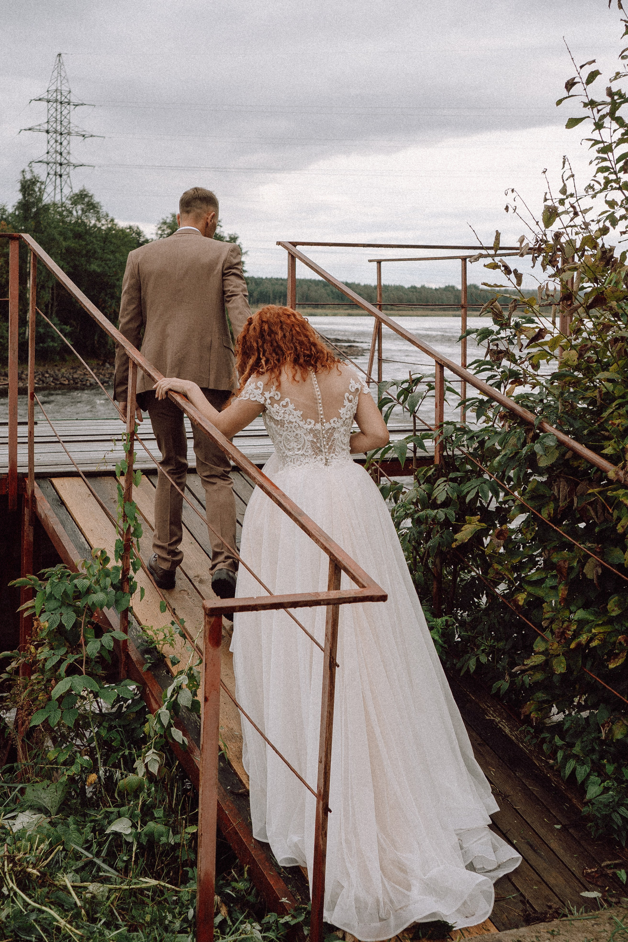 СВАДЕБНАЯ ФОТОСЕССИИЯ ПАРЫ В ГОРОДЕ ПРИОЗЕРСК В СОСНОВОМ ЛЕСУ И С ПИКАПОМ. Профессиональный фотограф, Санкт-Петербург — Виктория Богомолова