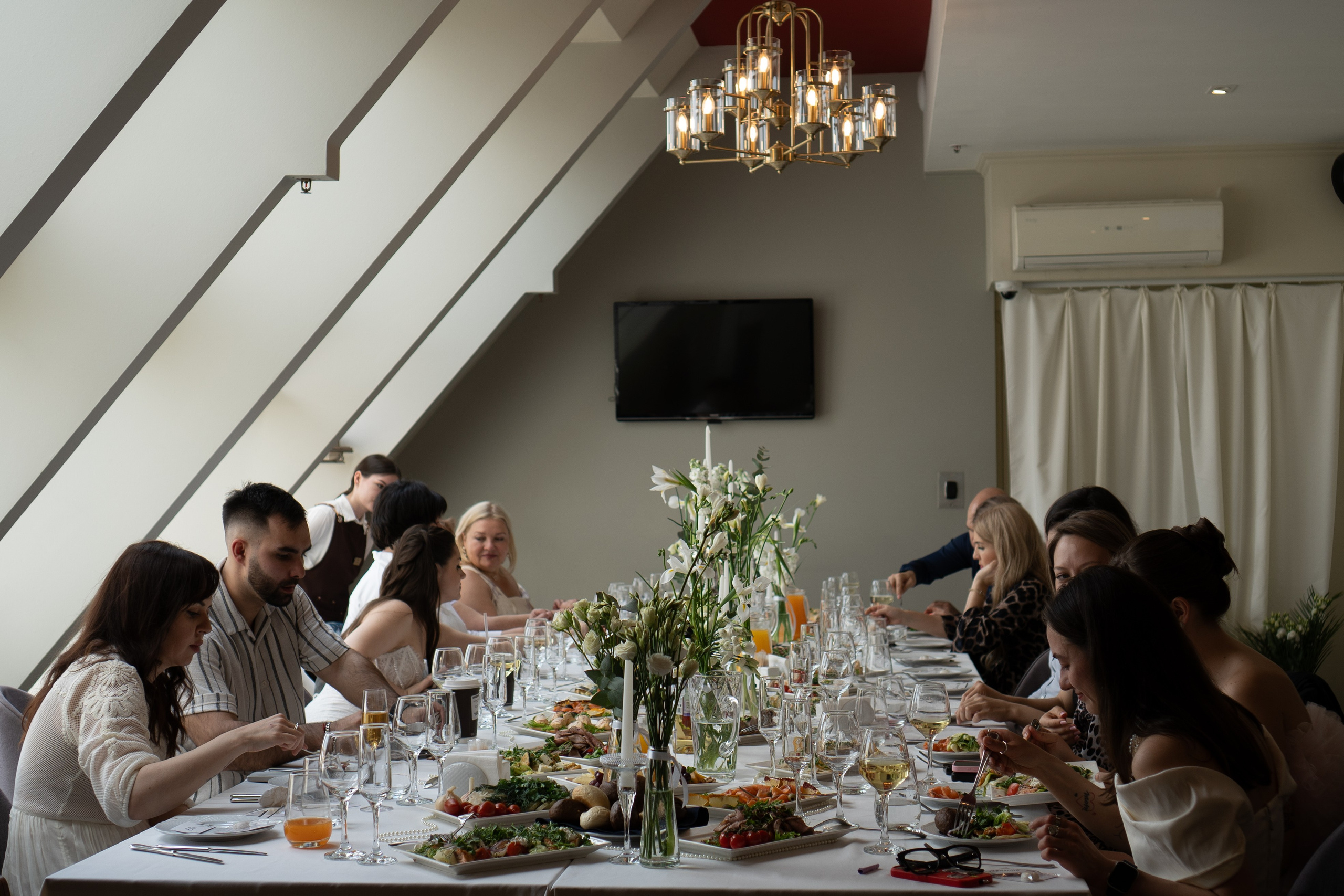 СВАДЕБНЫЙ БАНКЕТ НА ВЛАДИМИРСКОЙ В САНКТ-ПЕТЕРБУРГЕ (КАМЕРНАЯ СВАДЬБА). Профессиональный фотограф, Санкт-Петербург — Виктория Богомолова