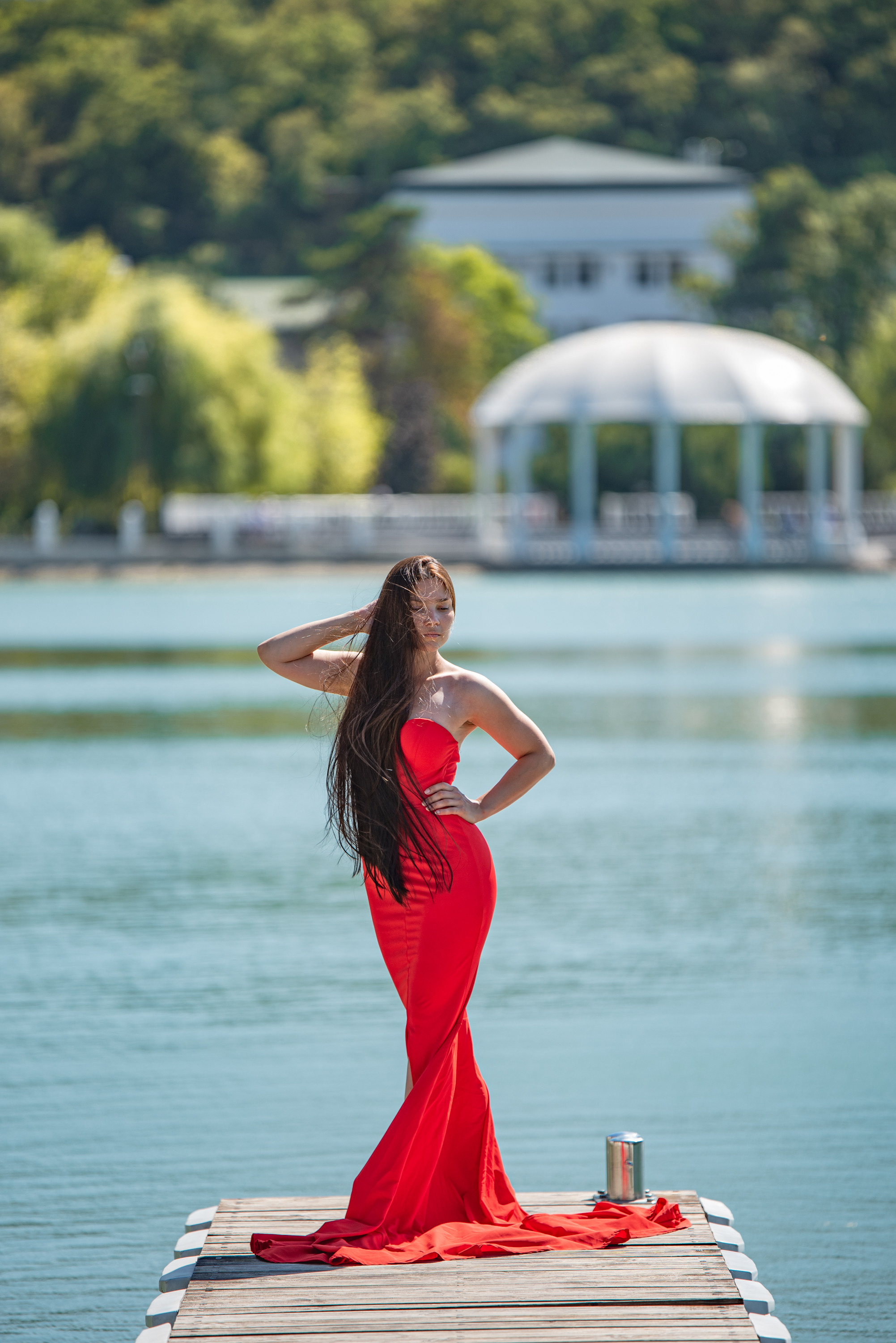 Платье рыбка силуэтное красное. Туры на Байкал с фотографом под ключ. Фотосессии на Ольхоне