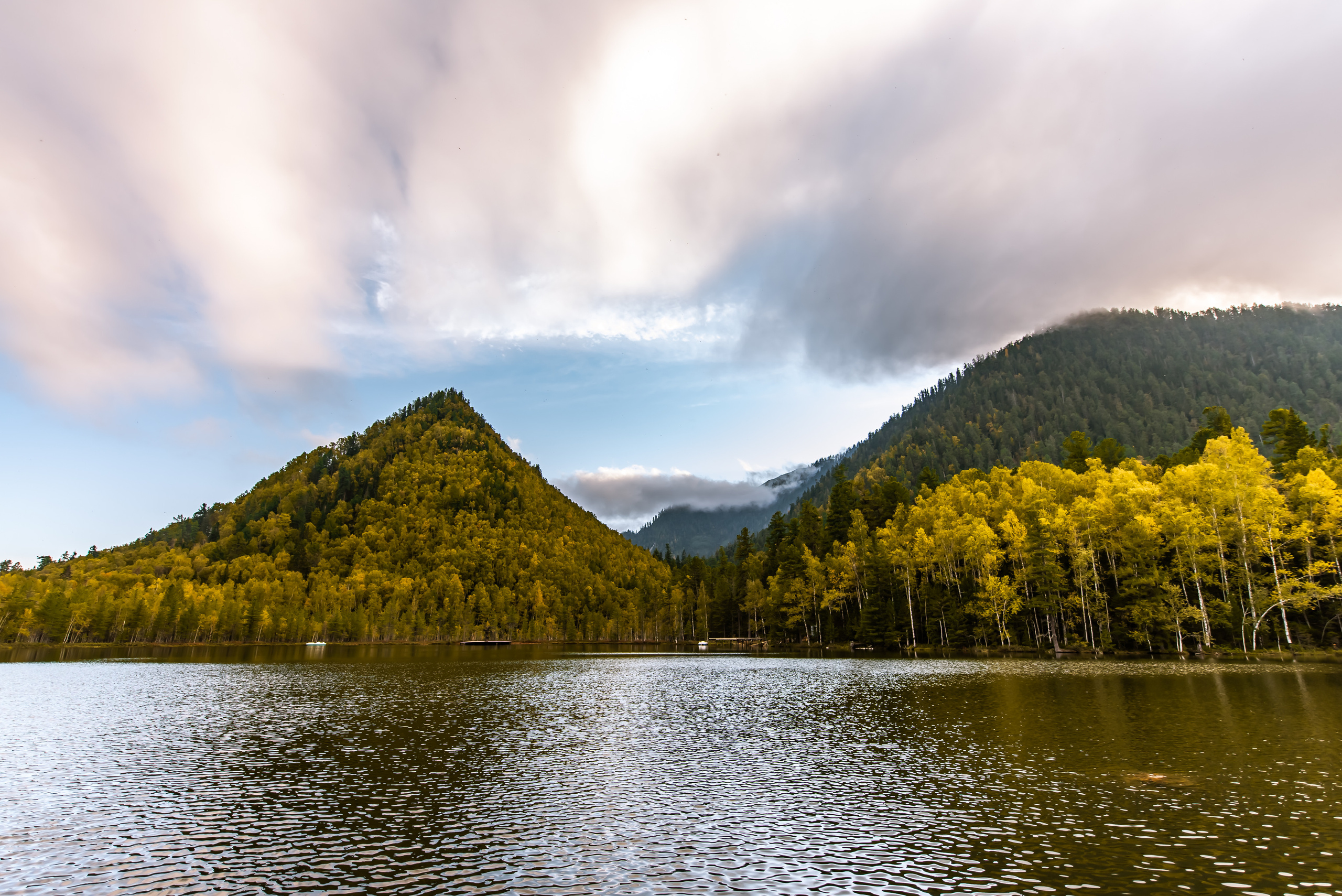 Теплые озера осенью