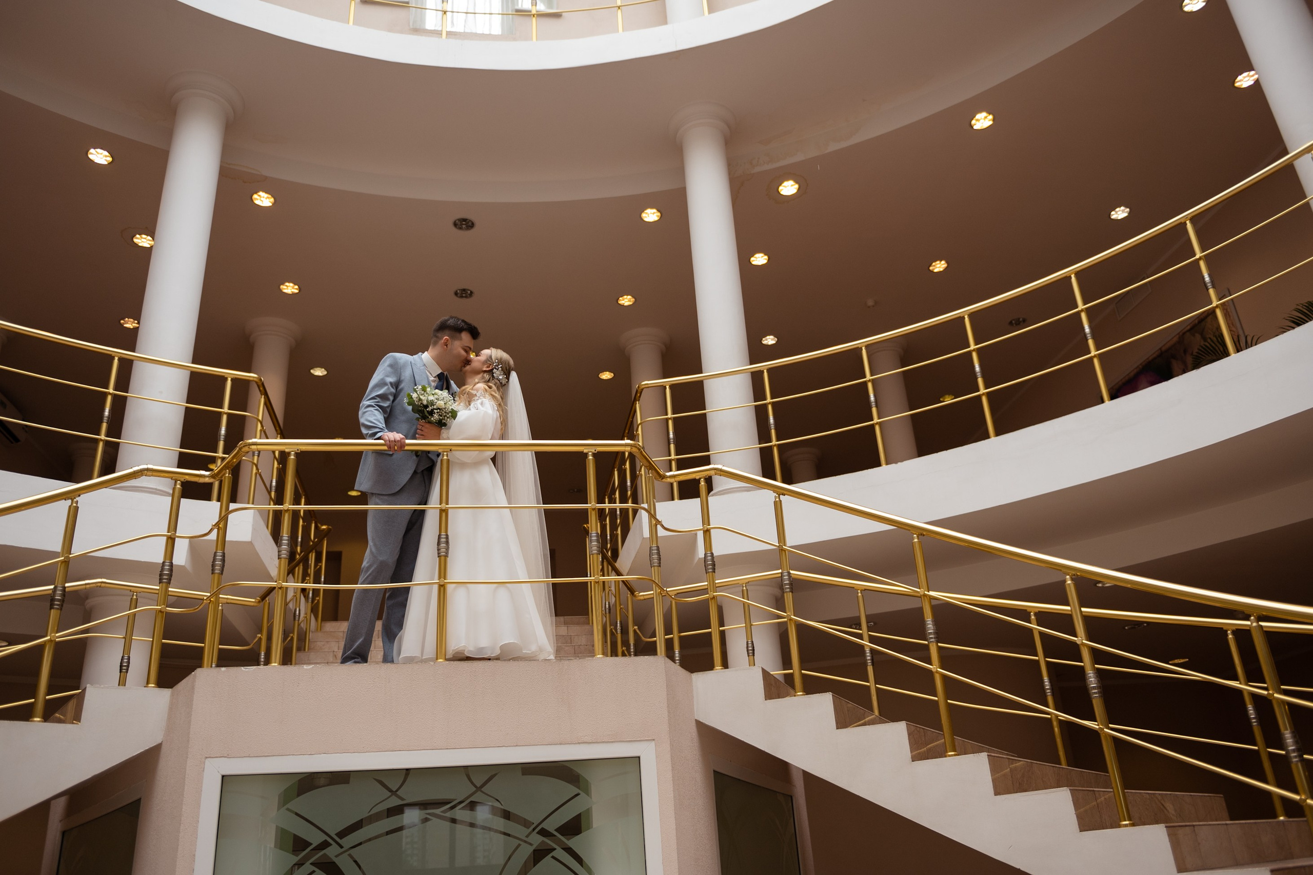 Весь день под дождем, вечером закат на озере. Свадебный и семейный фотограф София Невская