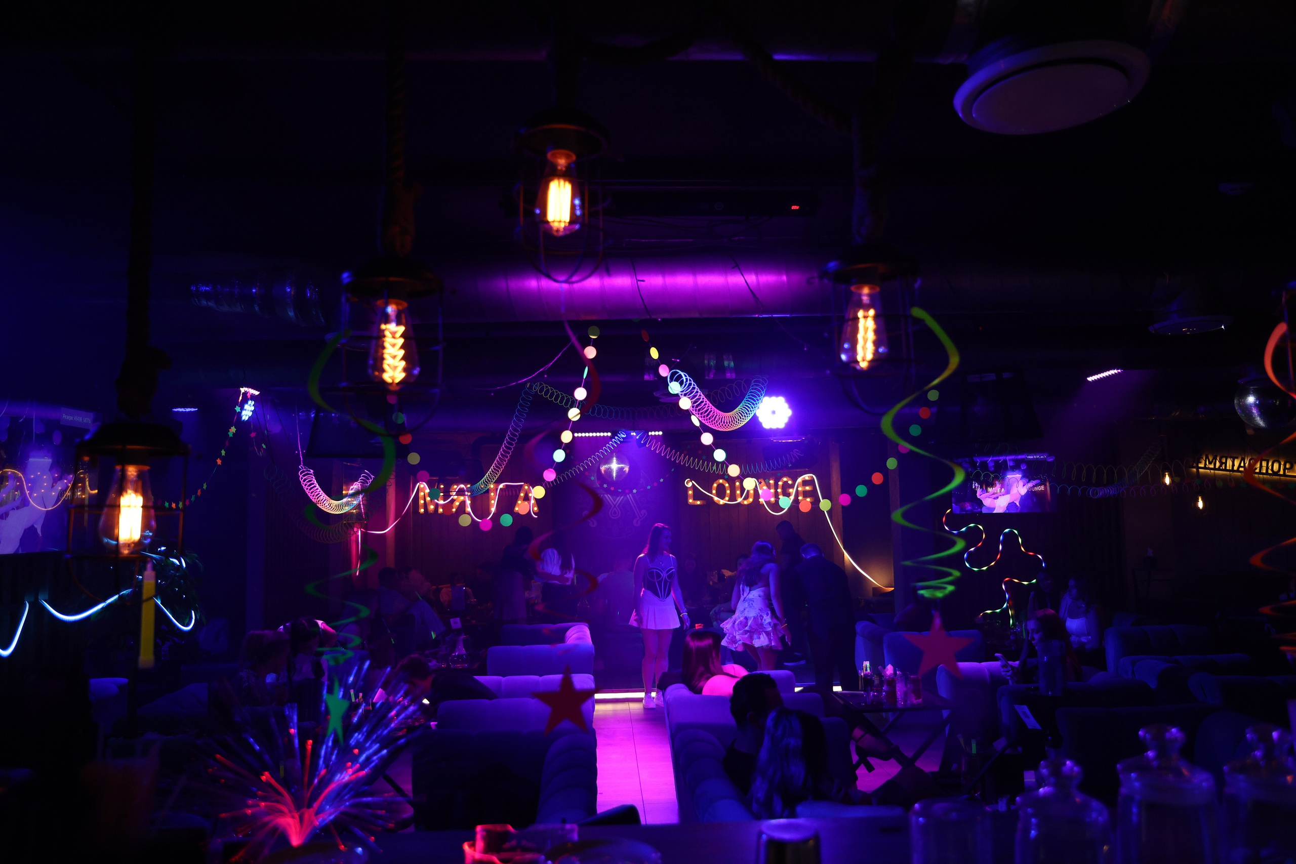 Neon Party 01.08.25. Мята Спортивная — Кальянная, караоке, бар в Минске