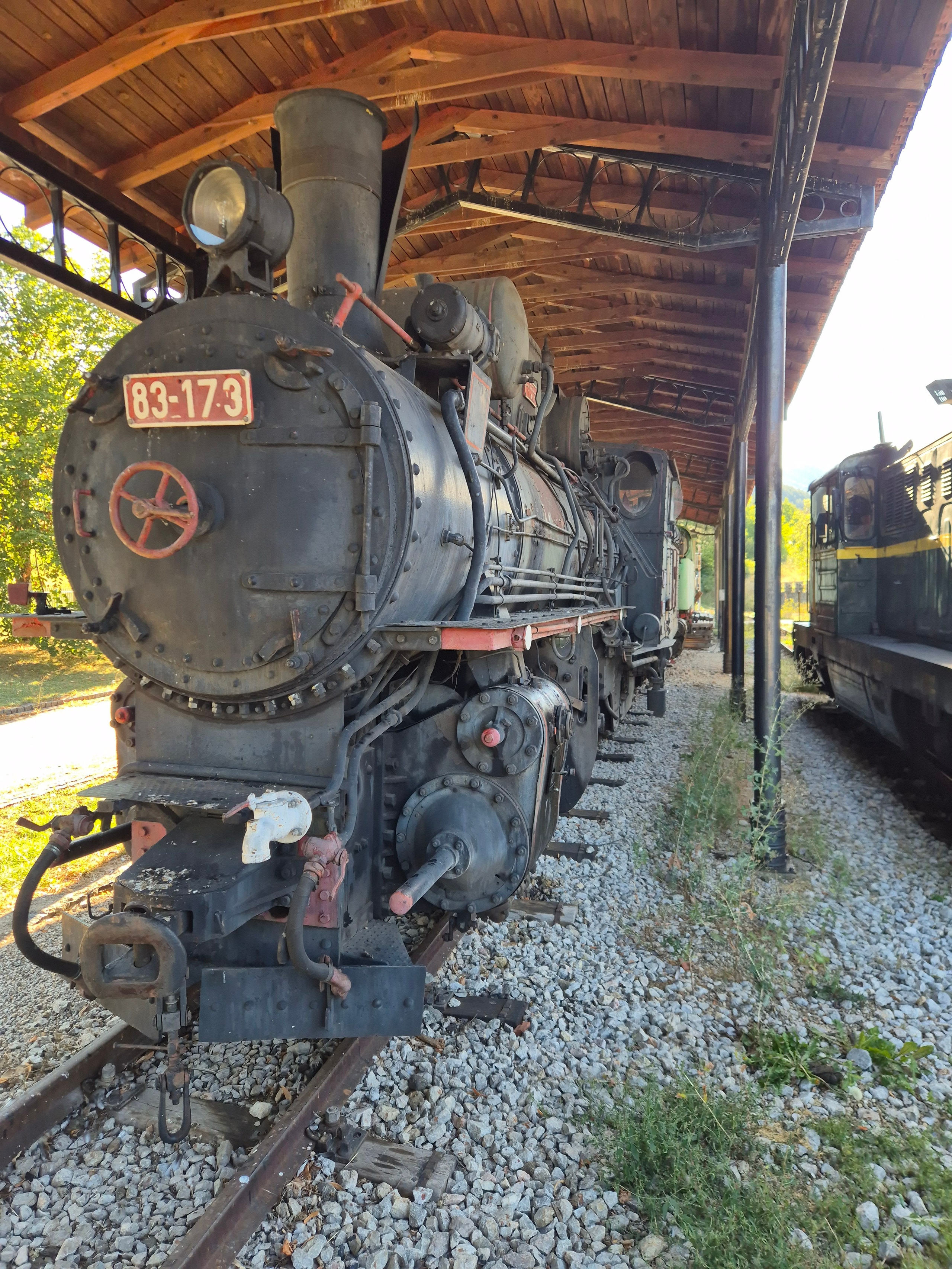 Промежуточное депо с паровозами, в явно рабочем состоянии