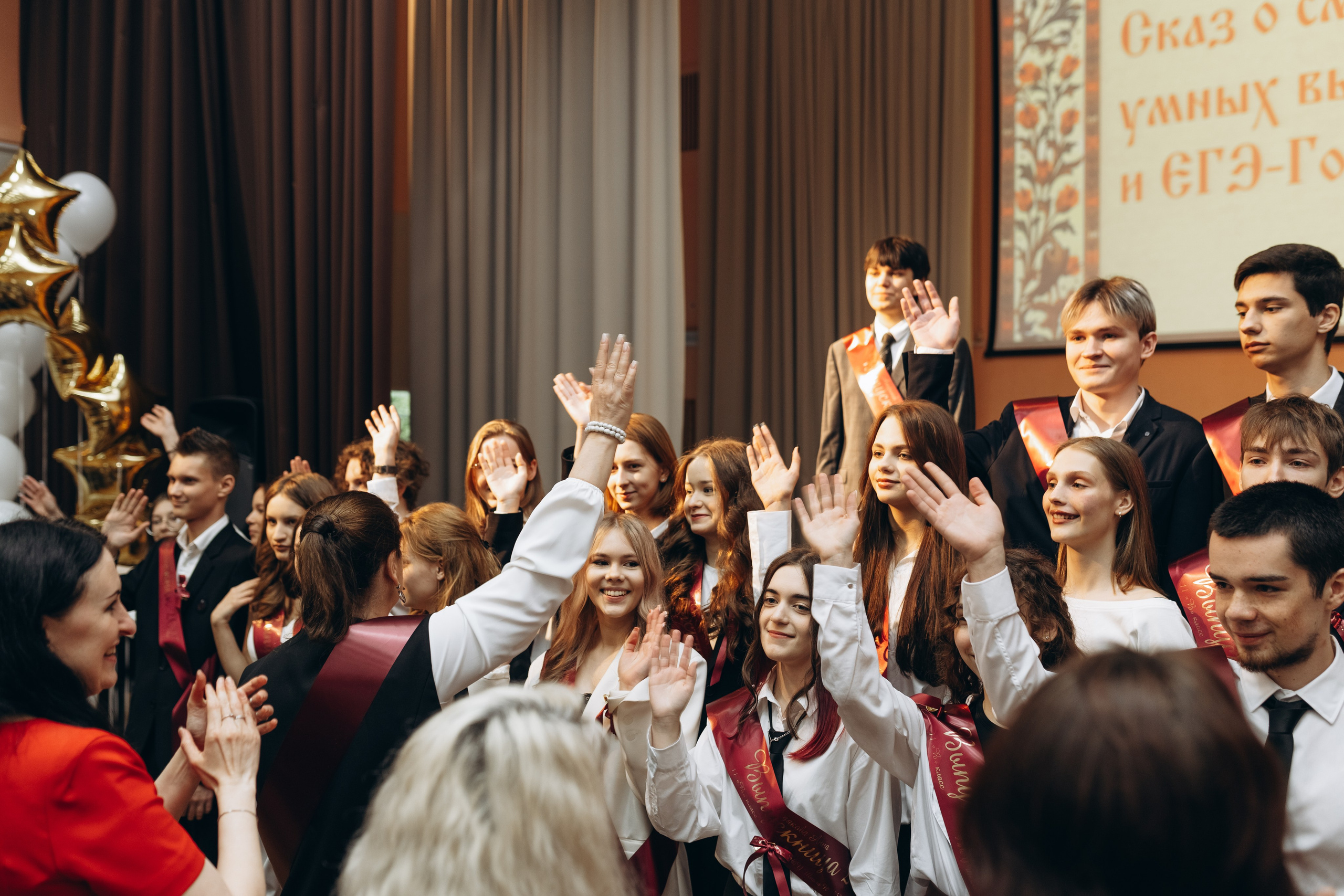 Последний звонок концерт+ фотозона. Фотограф Людмила Оюн