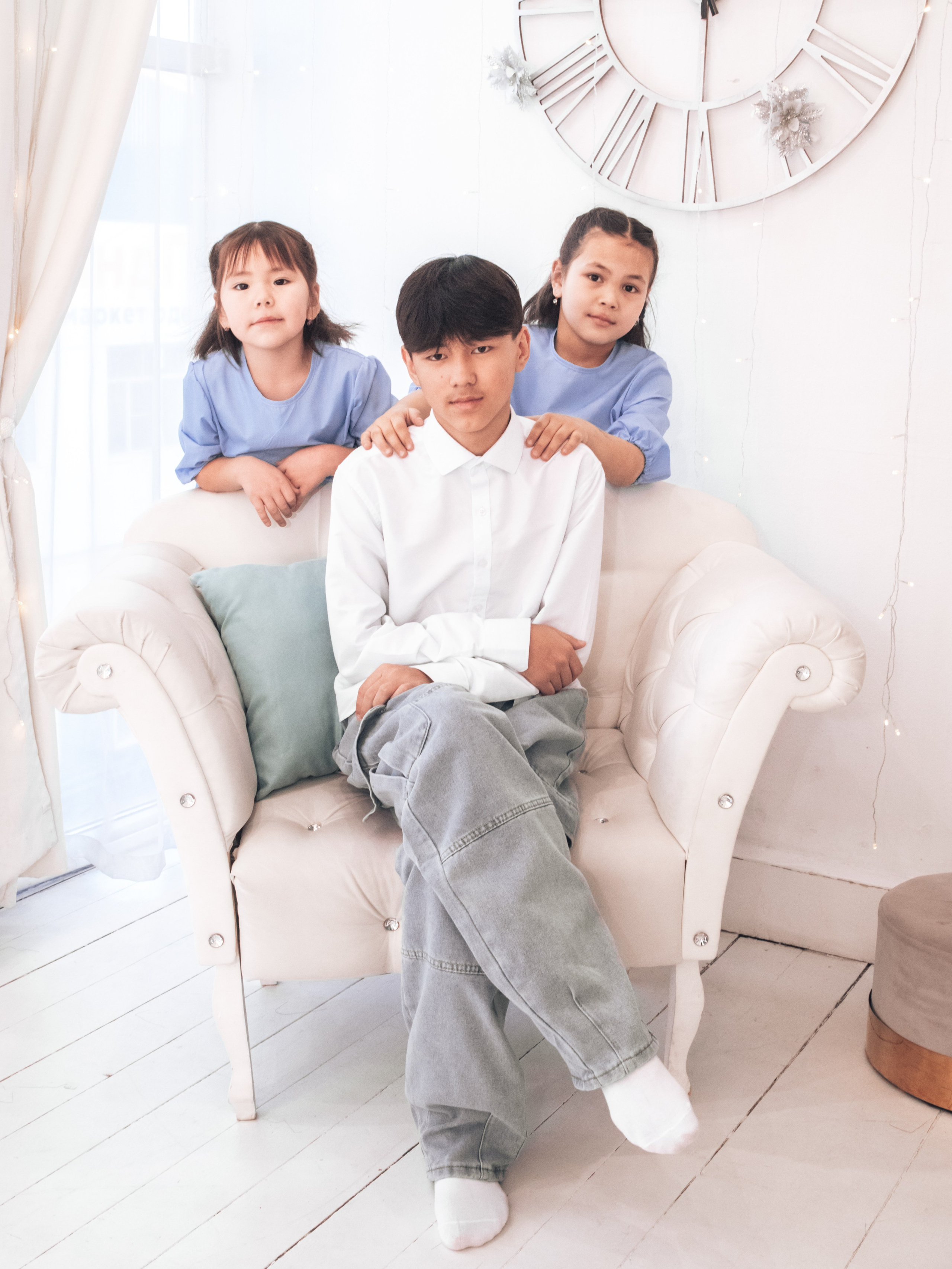 Съёмка прекрасной семьи в зале Лайт. PhotoMeet — Фотограф в Улан-Удэ