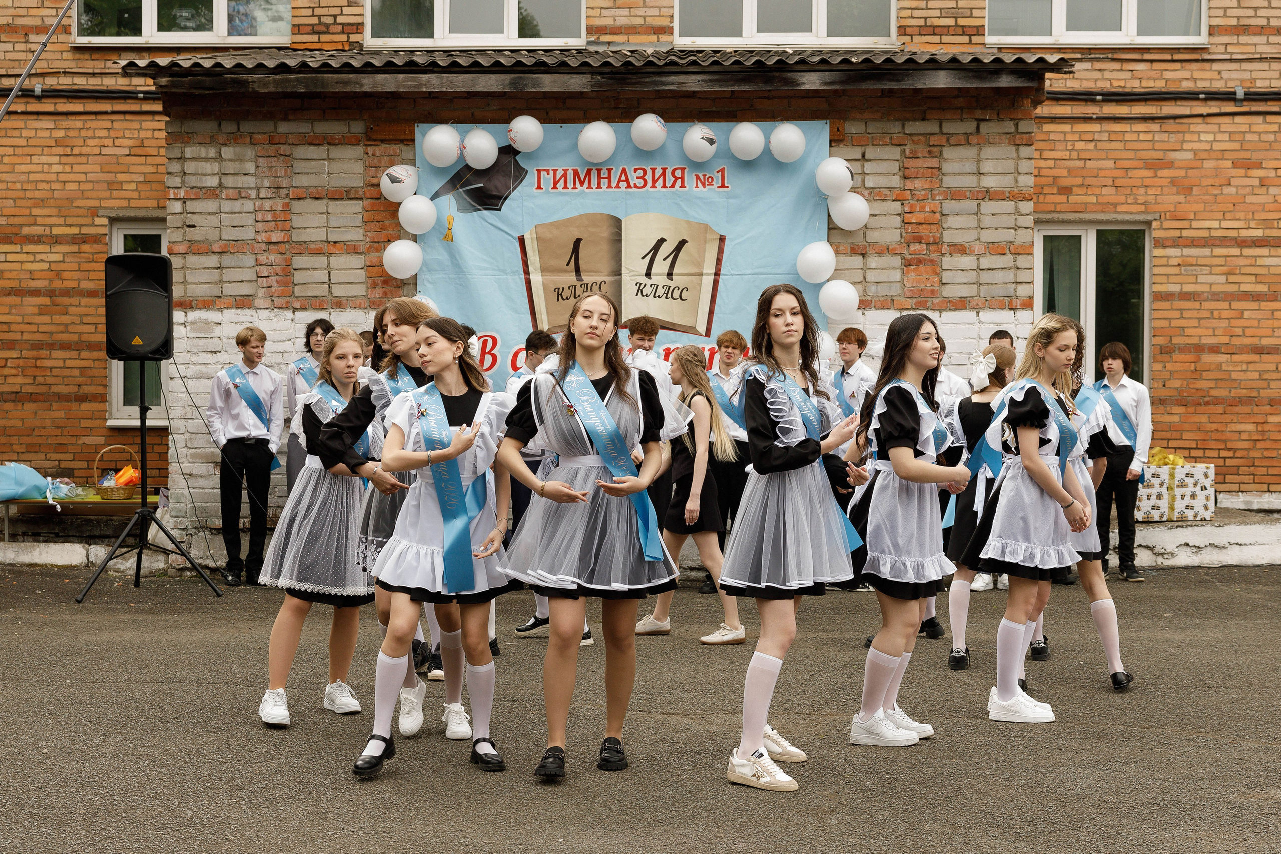 Последний звонок Гимназия Артем. Photoalbum-vl.ru