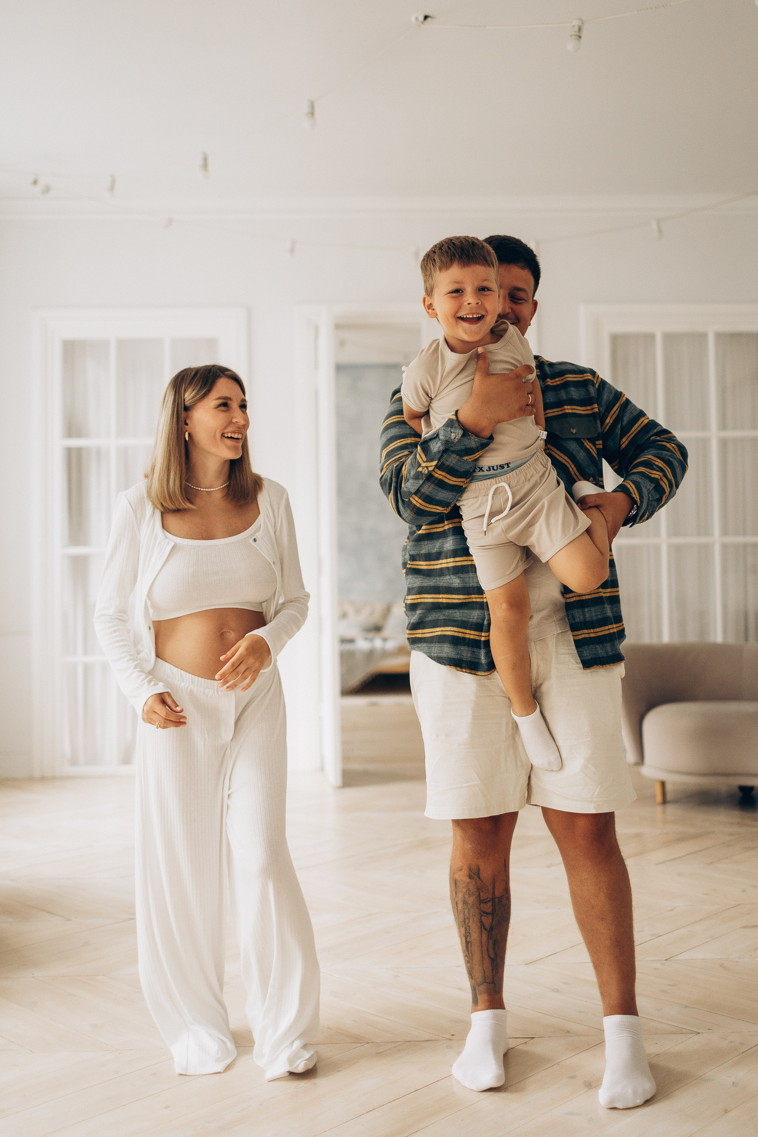 Семейная фотосессия в студии. Семейная съемка — это красивый способ признаться своей семье в любви