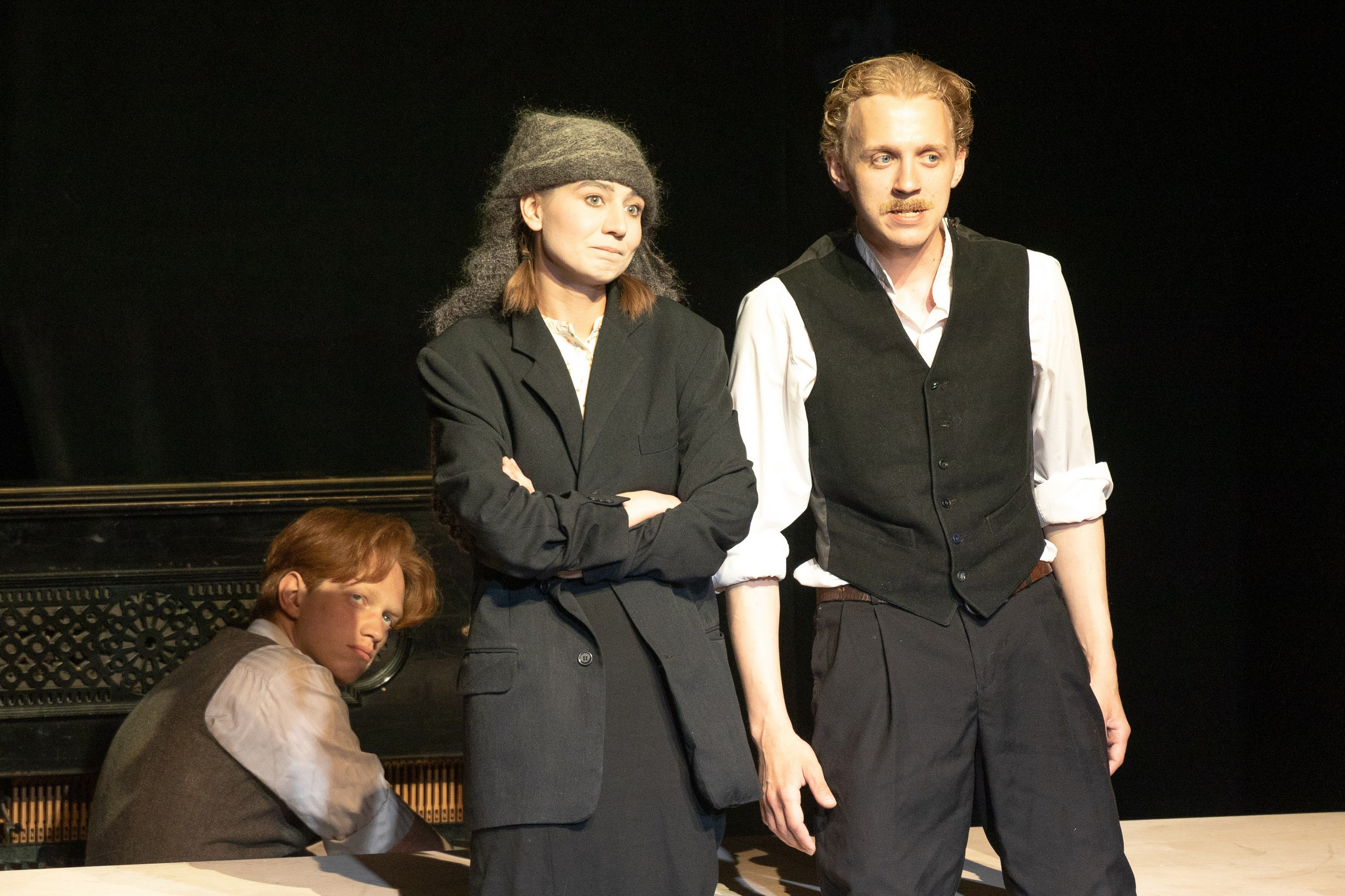 По рассказам Платонова, МХАТ 4курс. Фотограф. г. Южно-Сахалинск. Олег Толстов