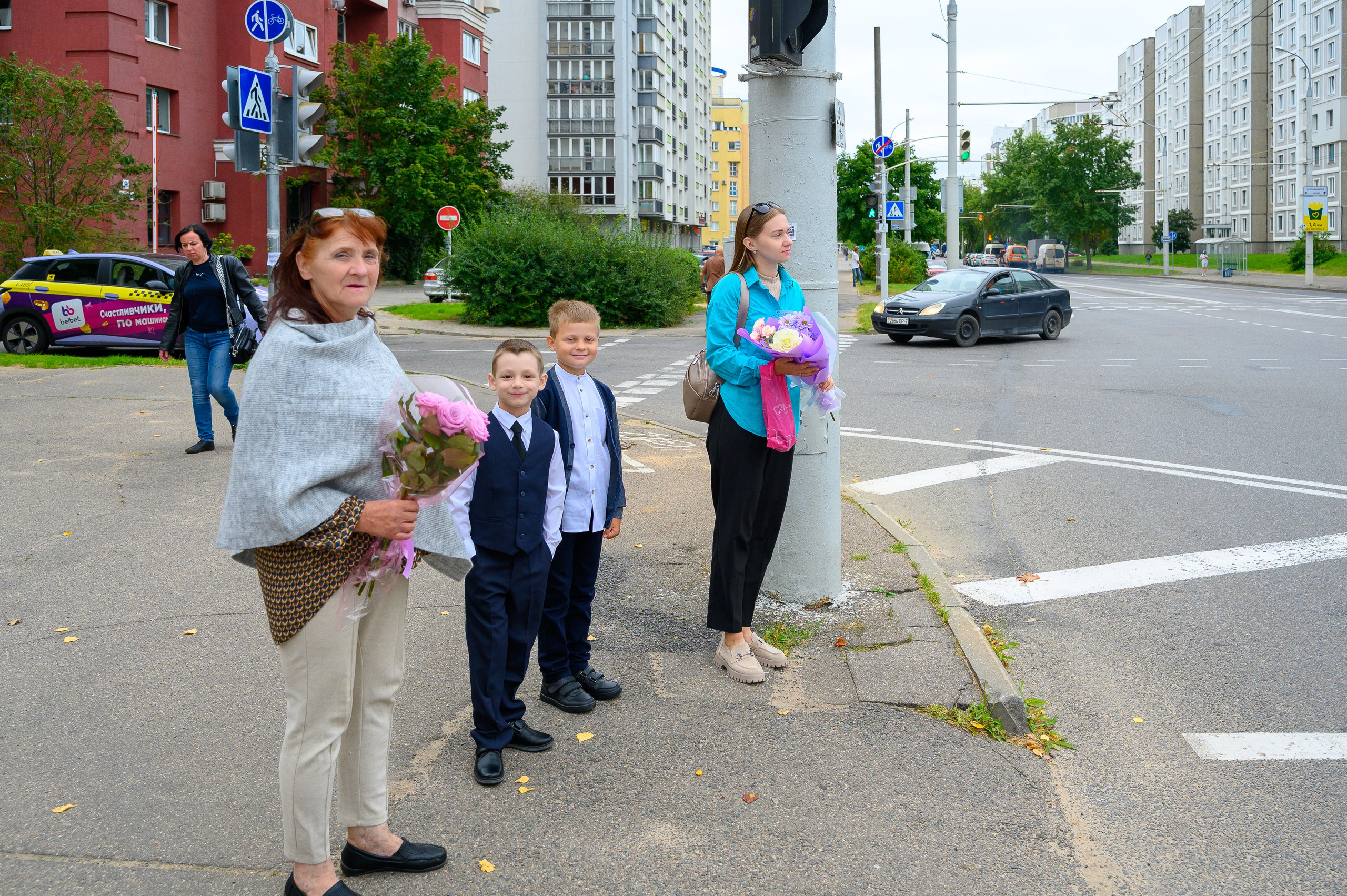 Вот звучит первый звонок, перед этим долгое приготовление к новому этапу в жизни, Яромир идет в школу. Фотоуслуги, услуги фотографа, фотографирование важных событий