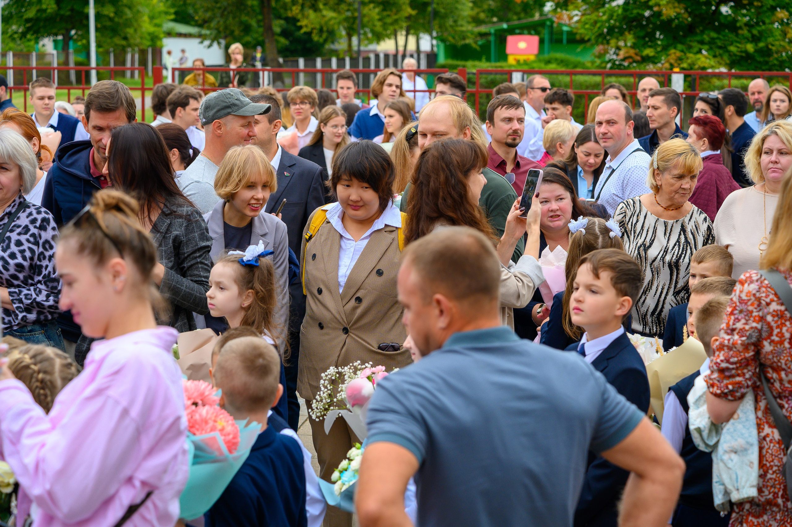 Вот звучит первый звонок, перед этим долгое приготовление к новому этапу в жизни, Яромир идет в школу. Фотоуслуги, услуги фотографа, фотографирование важных событий