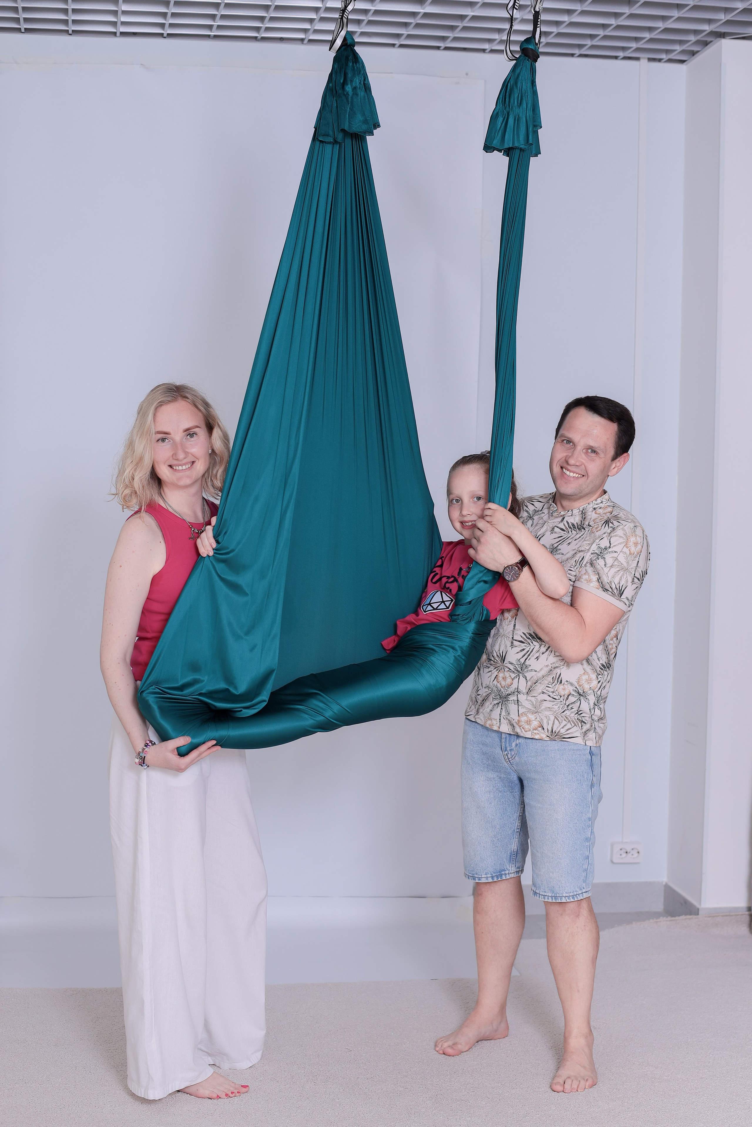 Детская аэройога. Фотограф Надршина Лилия