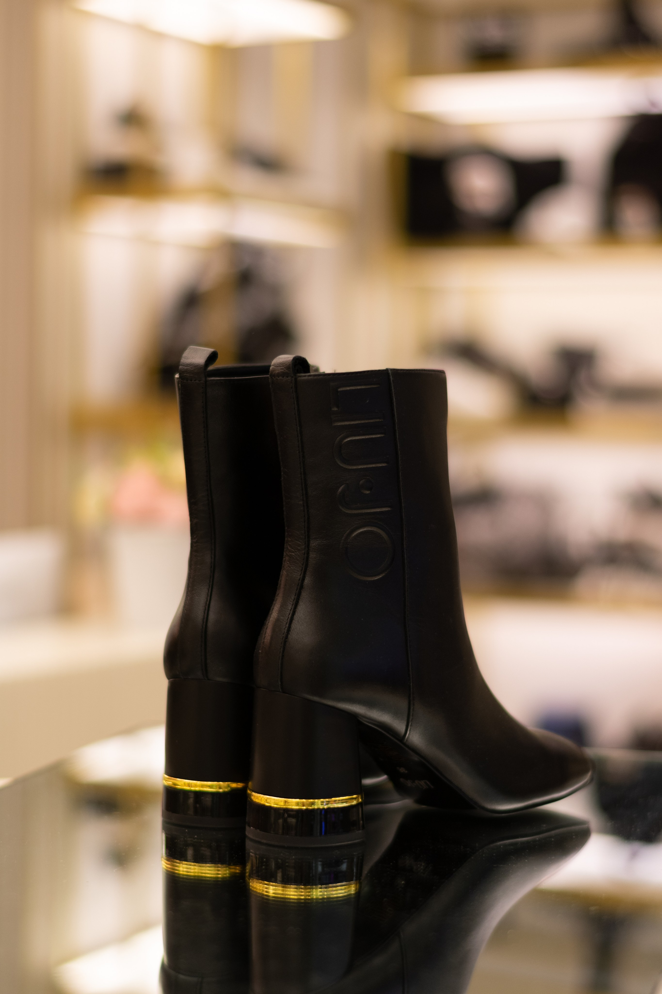 Для организаций. Предметная фотосессия для обувного магазина Capsula. Фотограф/видеограф Богдан Голованов