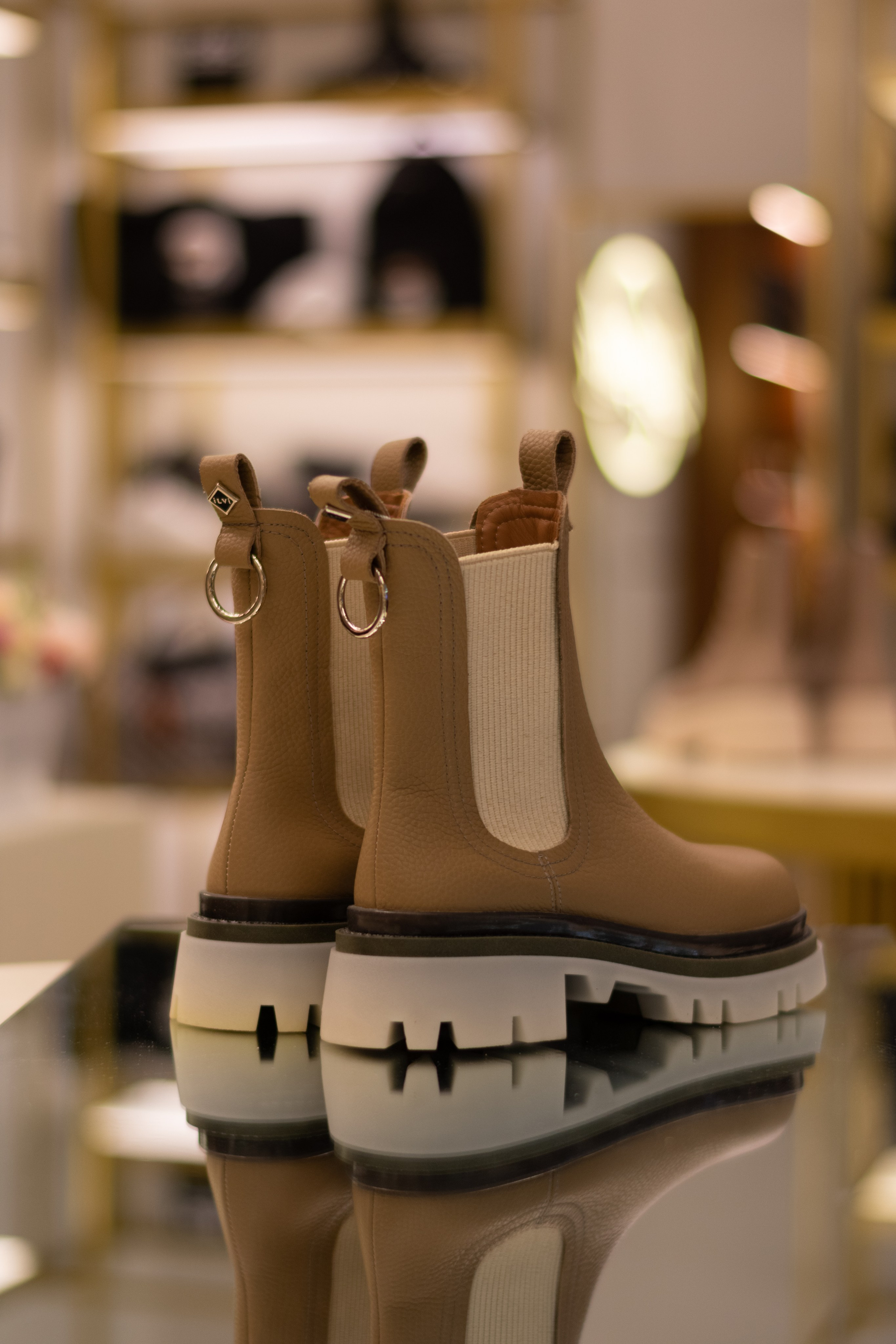 Для организаций. Предметная фотосессия для обувного магазина Capsula. Фотограф/видеограф Богдан Голованов