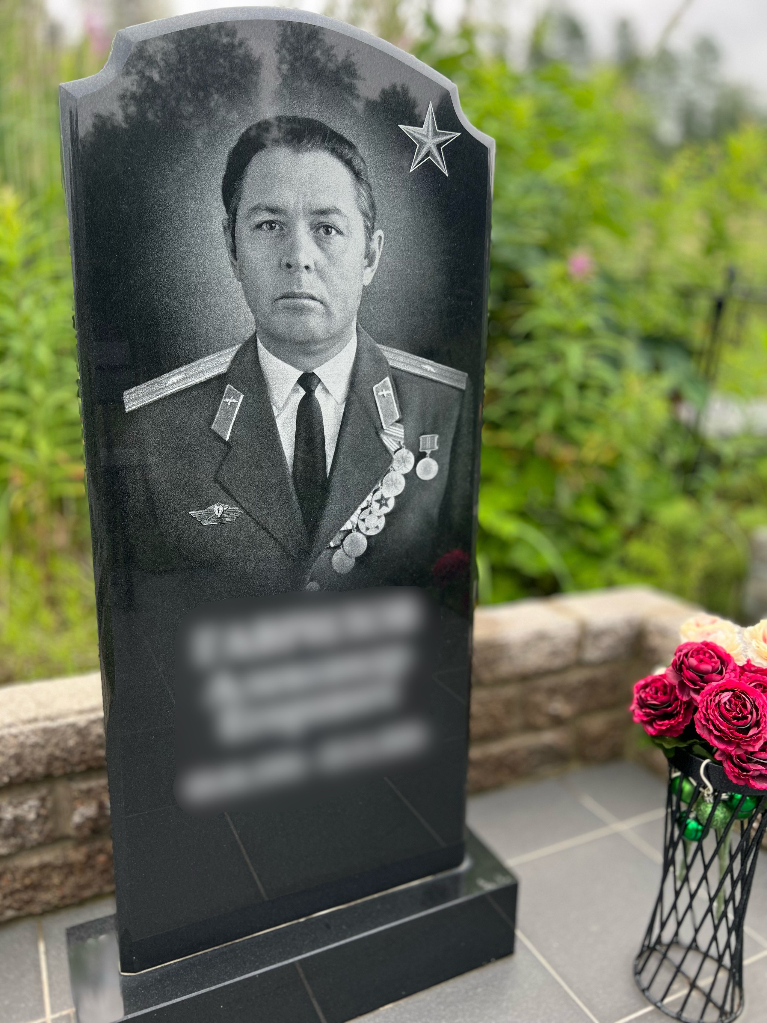 Гравировка от наших художников. ГРАНИТ26 Ритуальные услуги Железногорск. Благоустройство могил, продажа памятников