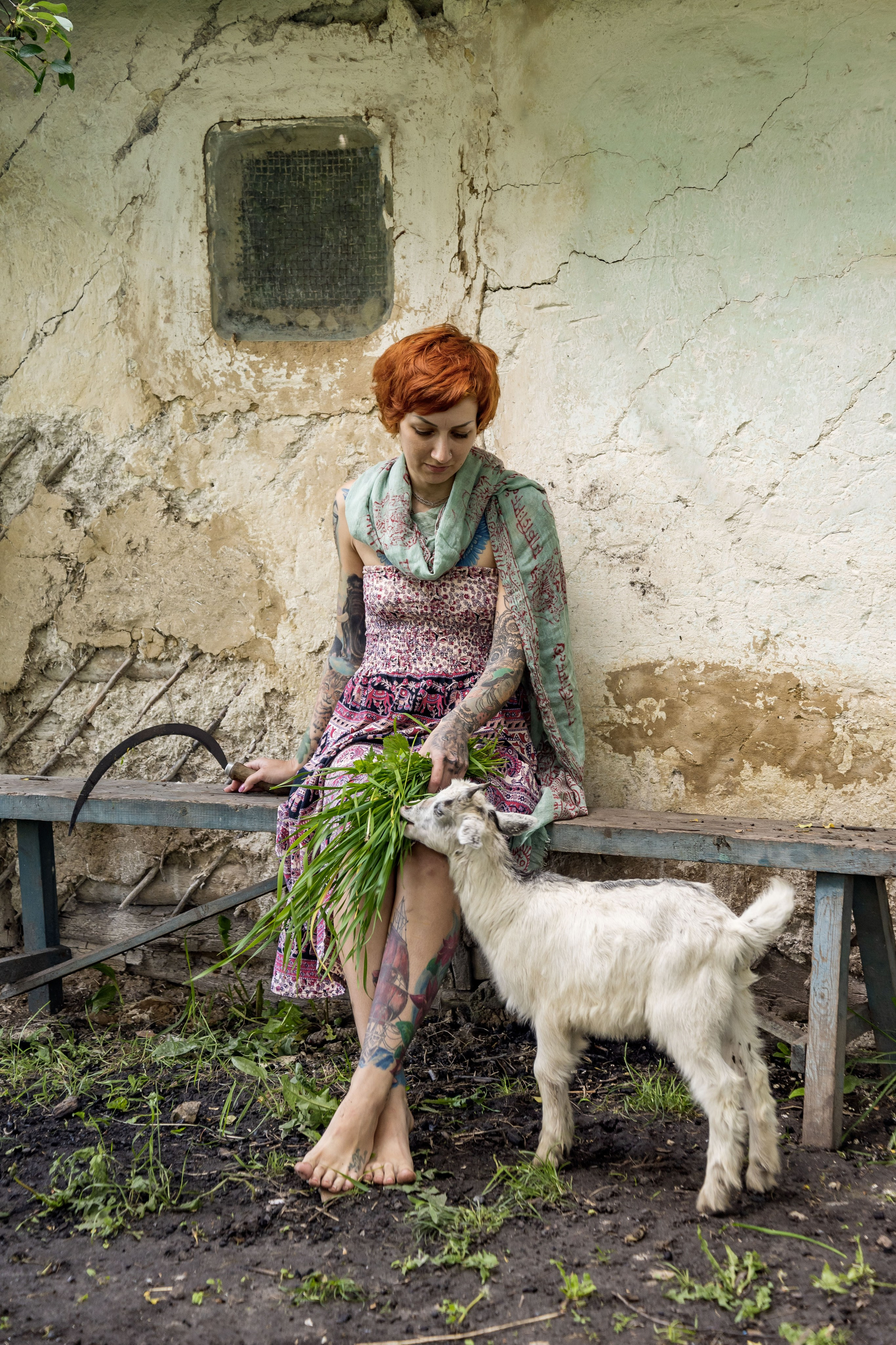 Девушка с козлятами. Bazarkom-photo.ru Фотограф Виктор Оськин в Старом Осколе