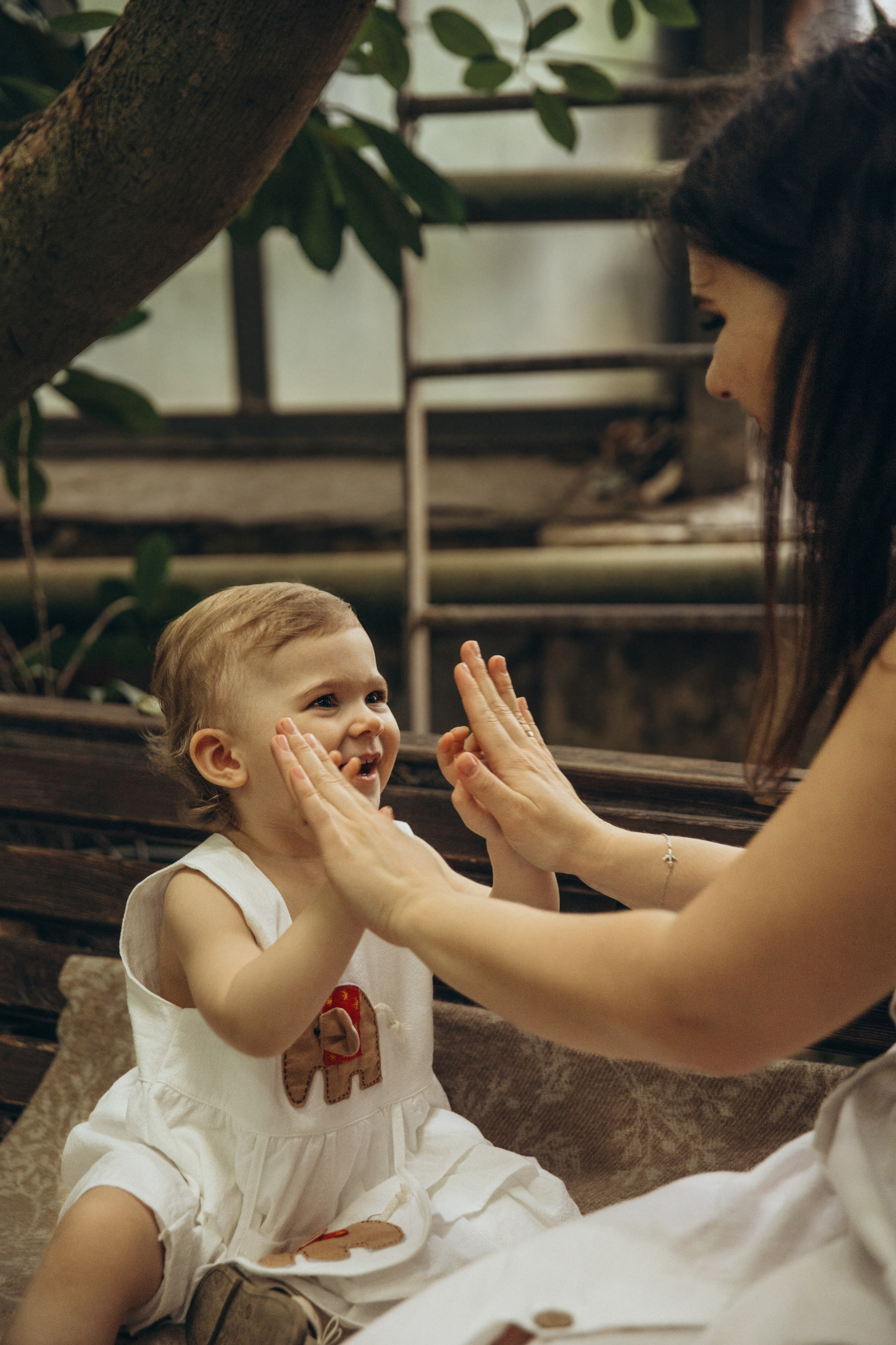 Мама и дочь оранжерея. Свадебный и семейный фотограф Москва и Московская область