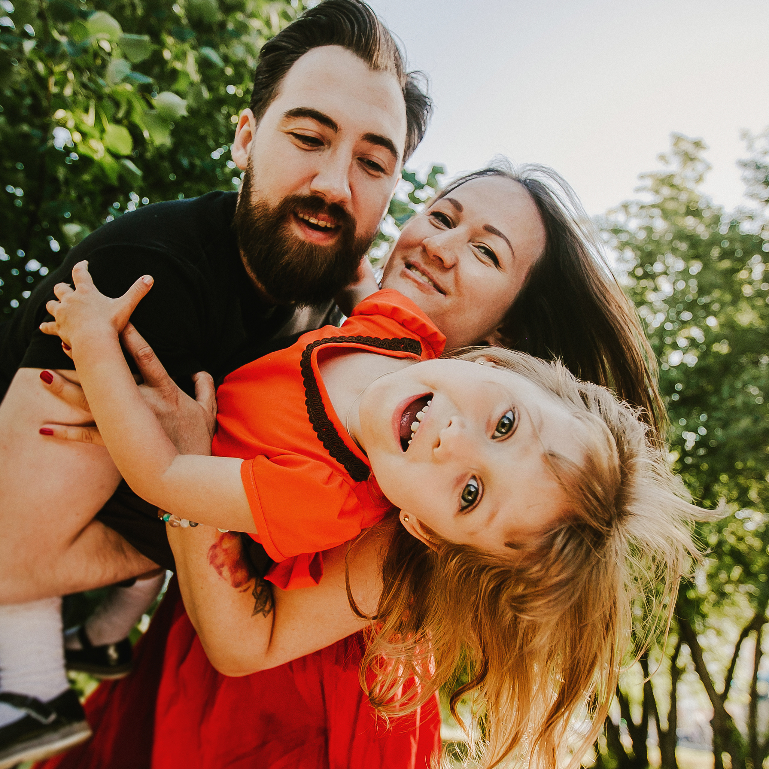 Сонечка и родители. Фотограф Полина Егорова город Тюмень