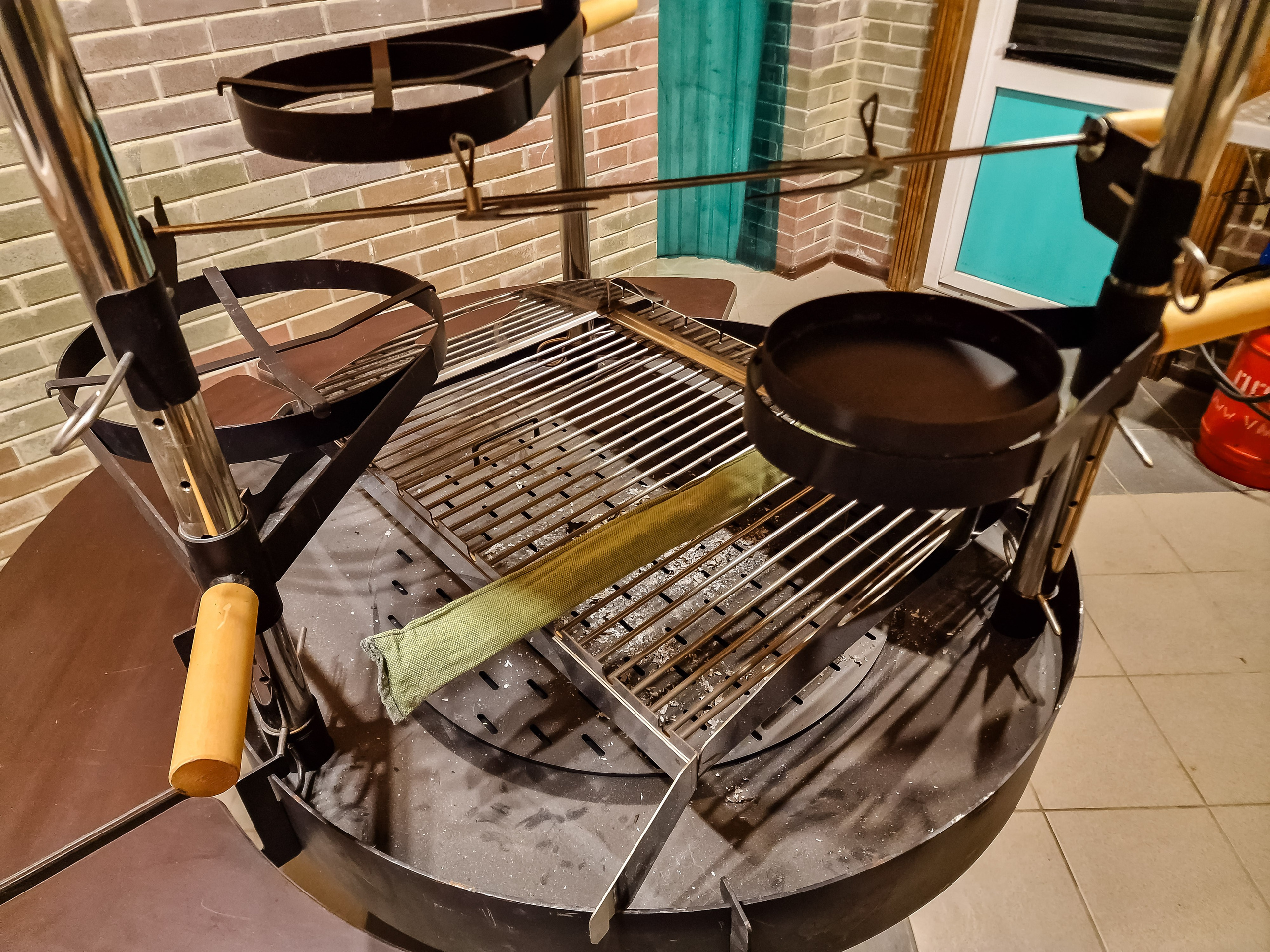 Новый гриль-домик. База на острове. Туристическая база отдыха «Островная» о Недоразумения