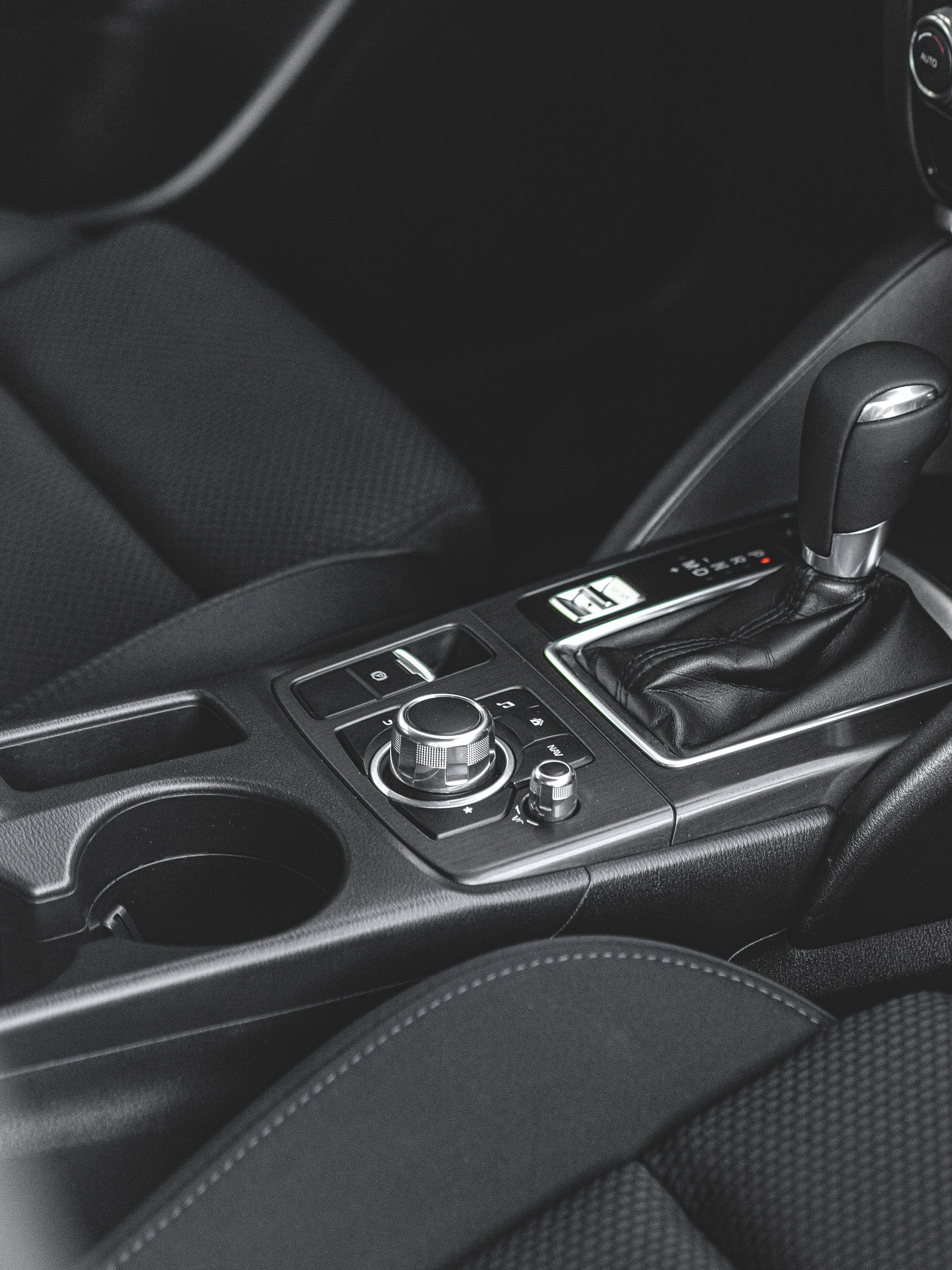 Фотосессия автомобиля фото авто для контента Фотограф Воронеж гулевич Валерий  mazda cx-6