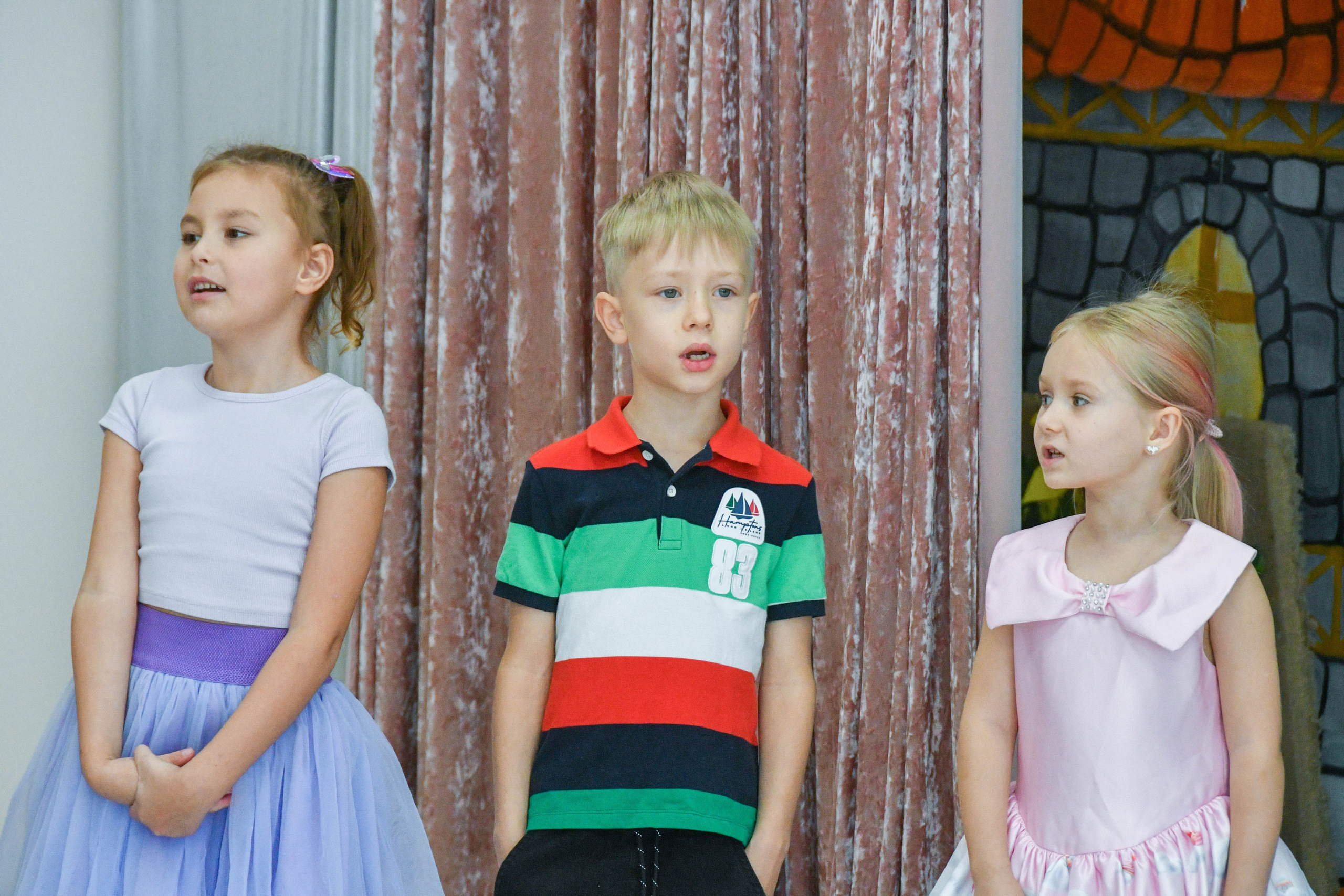 2023 г. День дошкольного работника и прогулка. Репортажный и детский фотограф в Новосибирске