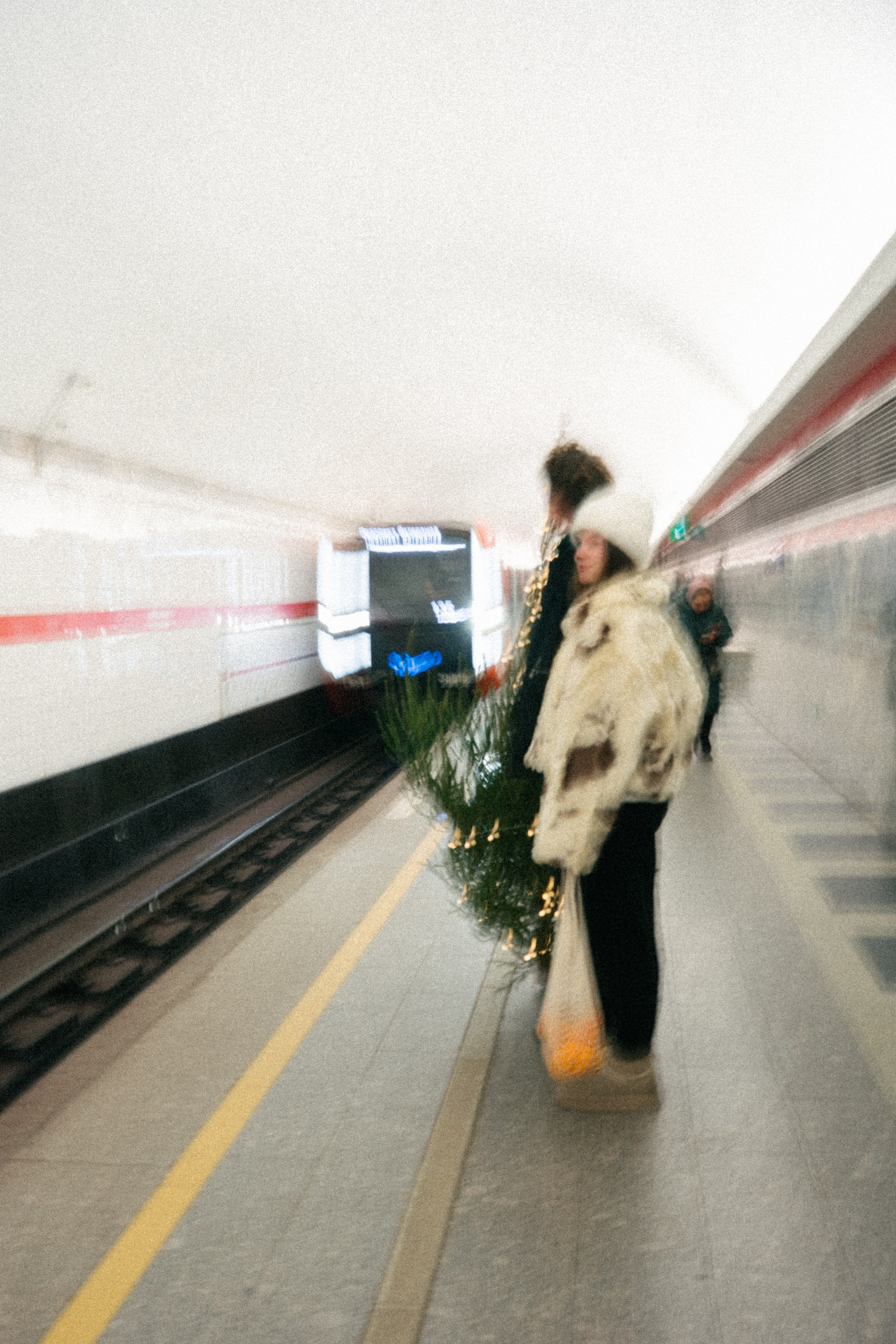 НОВОГОДНЯЯ ПРОГУЛКА ПАРЫ ПО ЧЕРНЫШЕВСКОЙ ПЕРЕД НОВЫМ ГОДОМ. Профессиональный фотограф, Санкт-Петербург — Виктория Богомолова